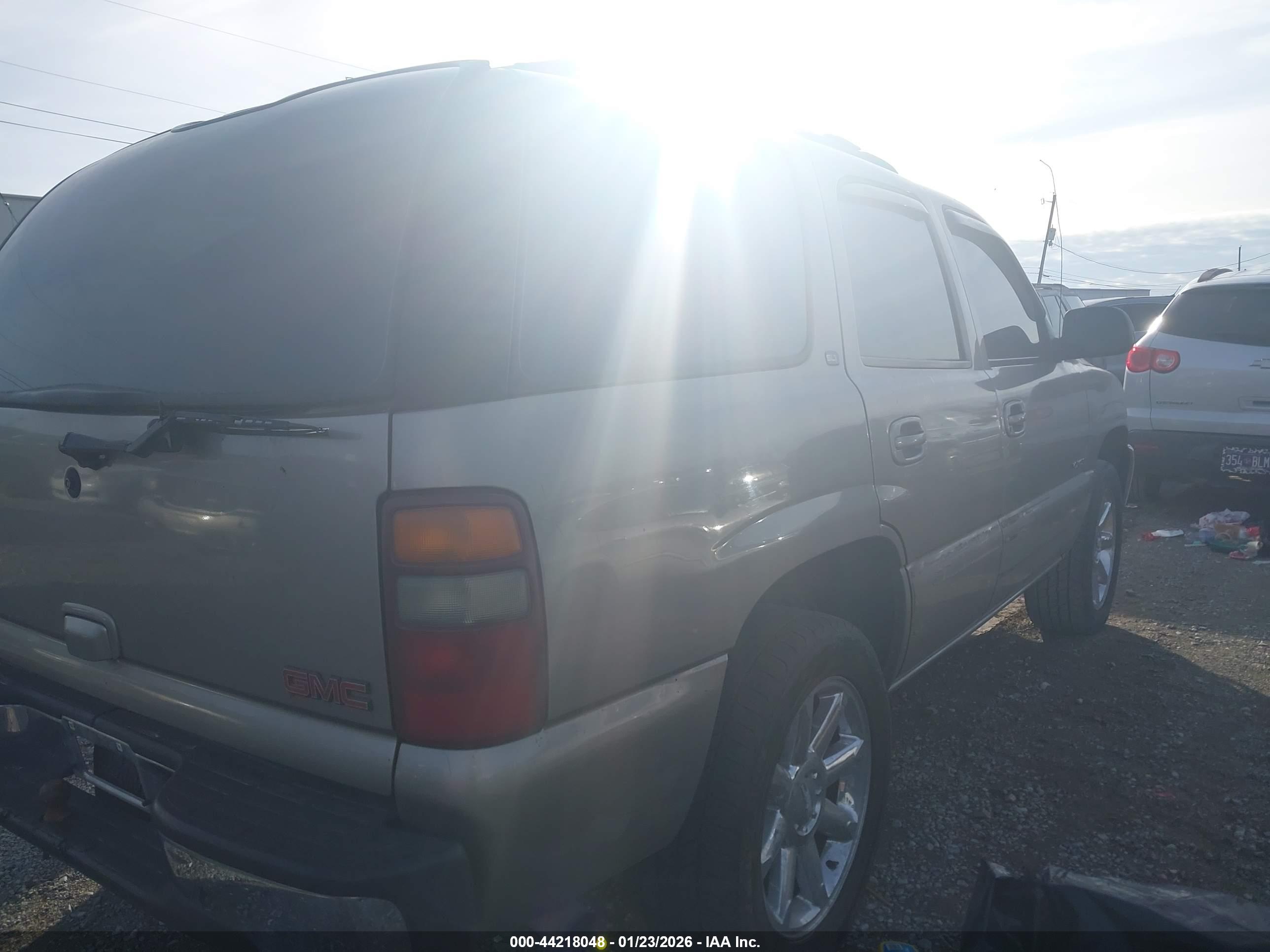 GMC YUKON image 4