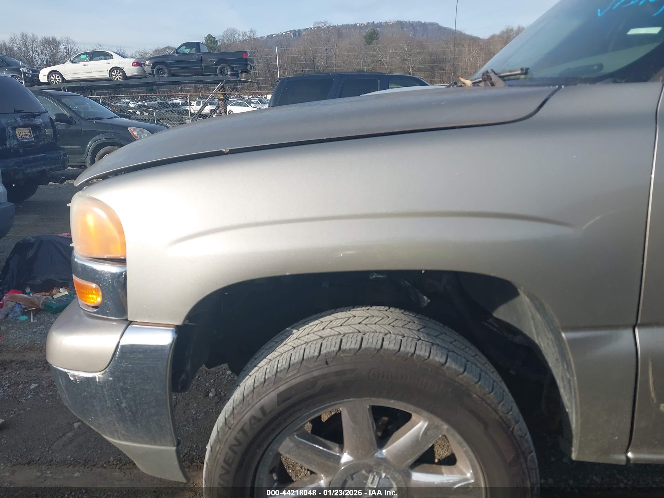 GMC YUKON image 6