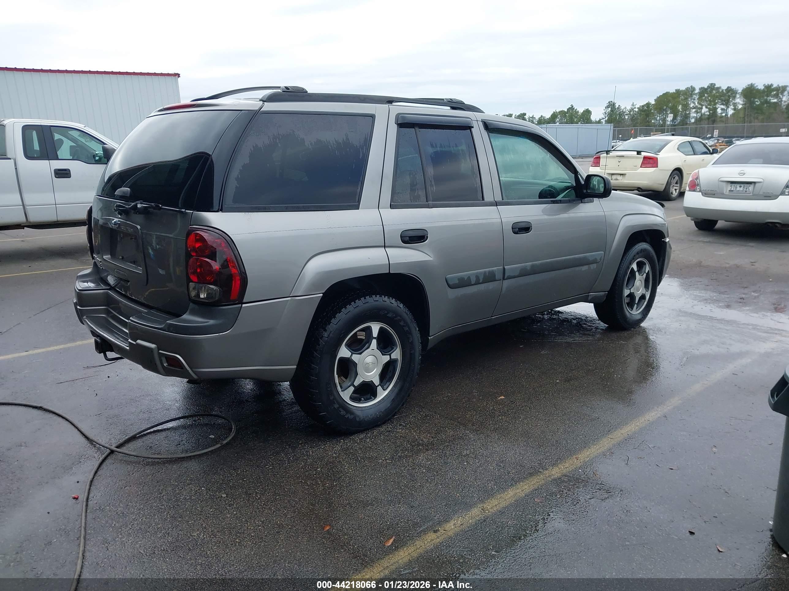 CHEVROLET TRAILBLAZER image 4
