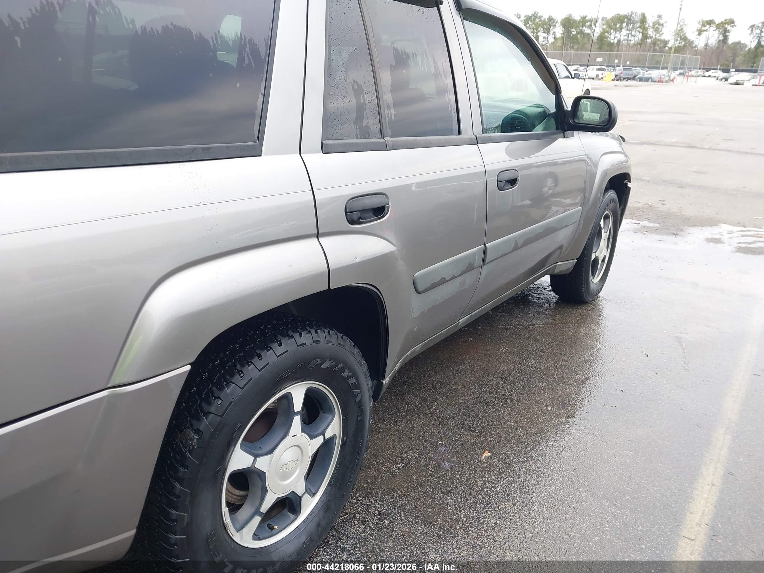 CHEVROLET TRAILBLAZER image 6