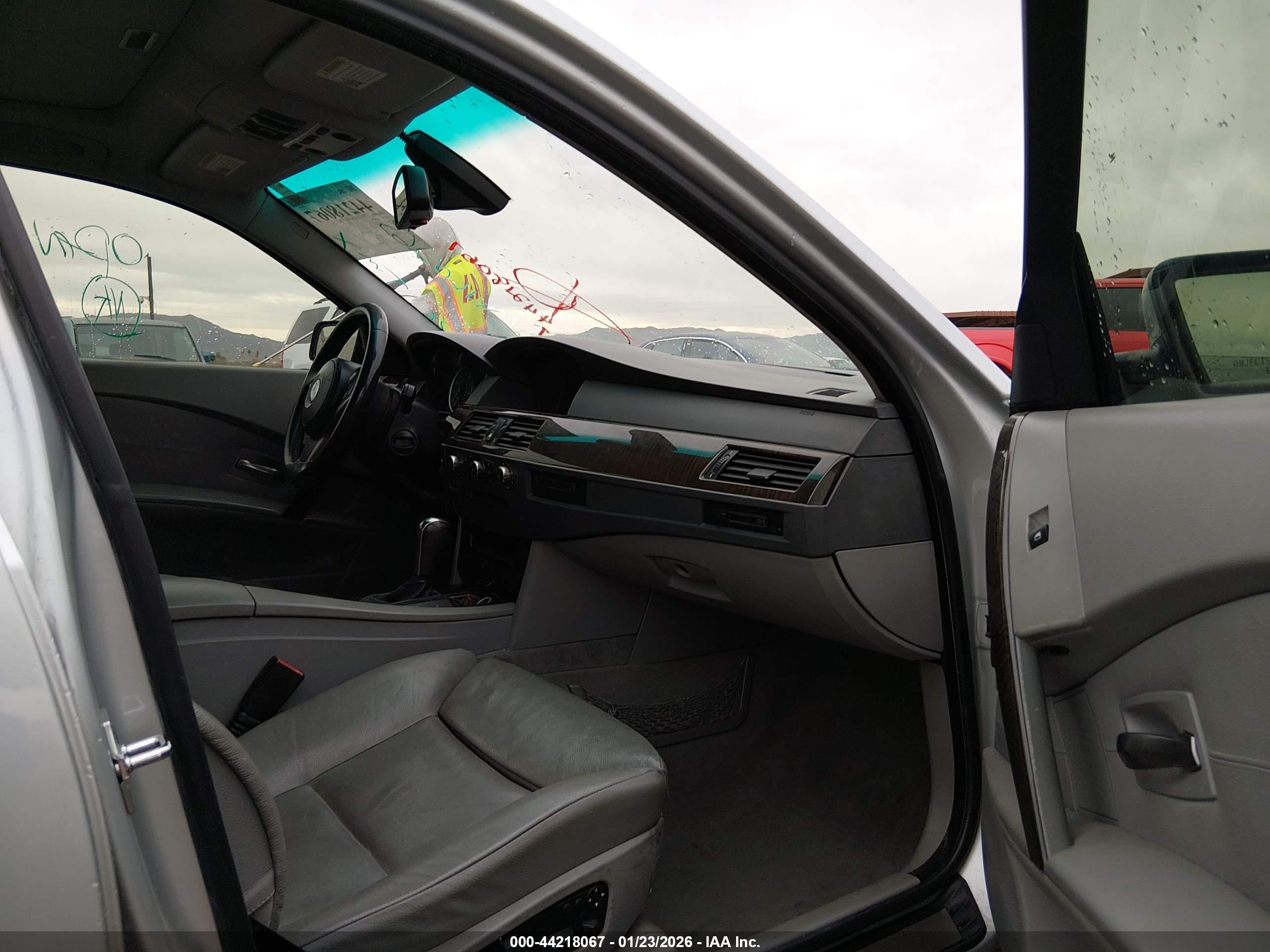 BMW 525I image 5