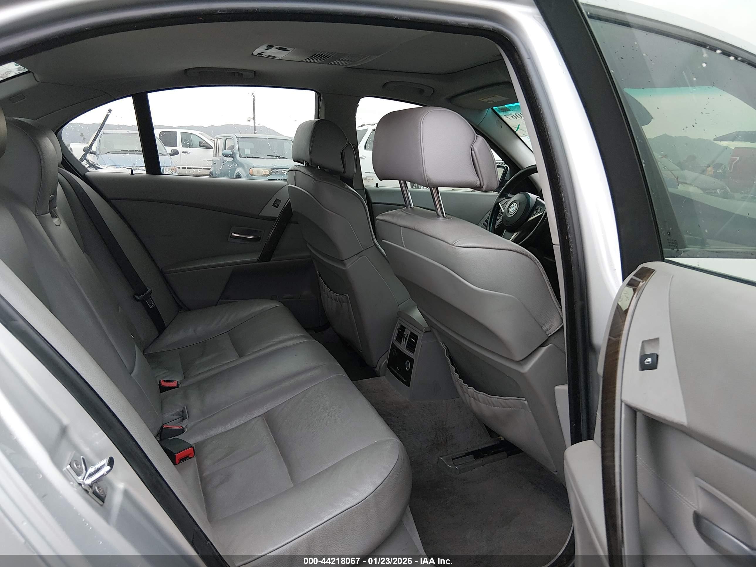 BMW 525I image 8