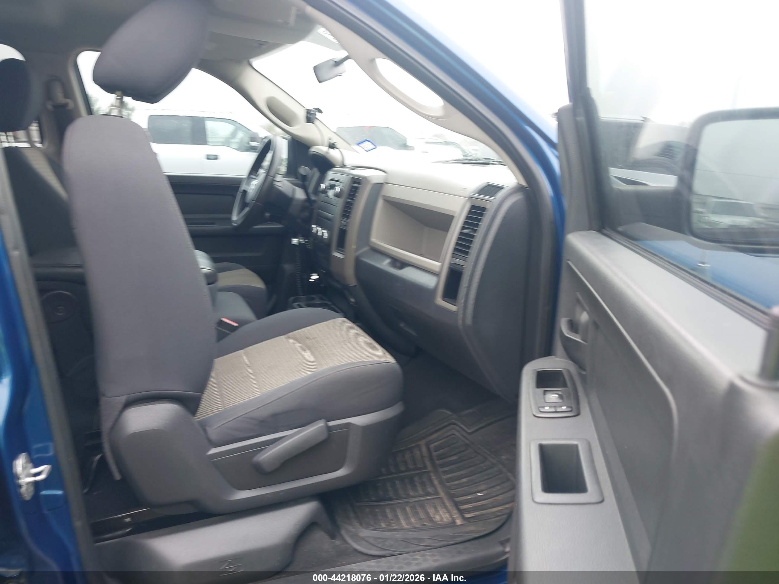 DODGE RAM image 5
