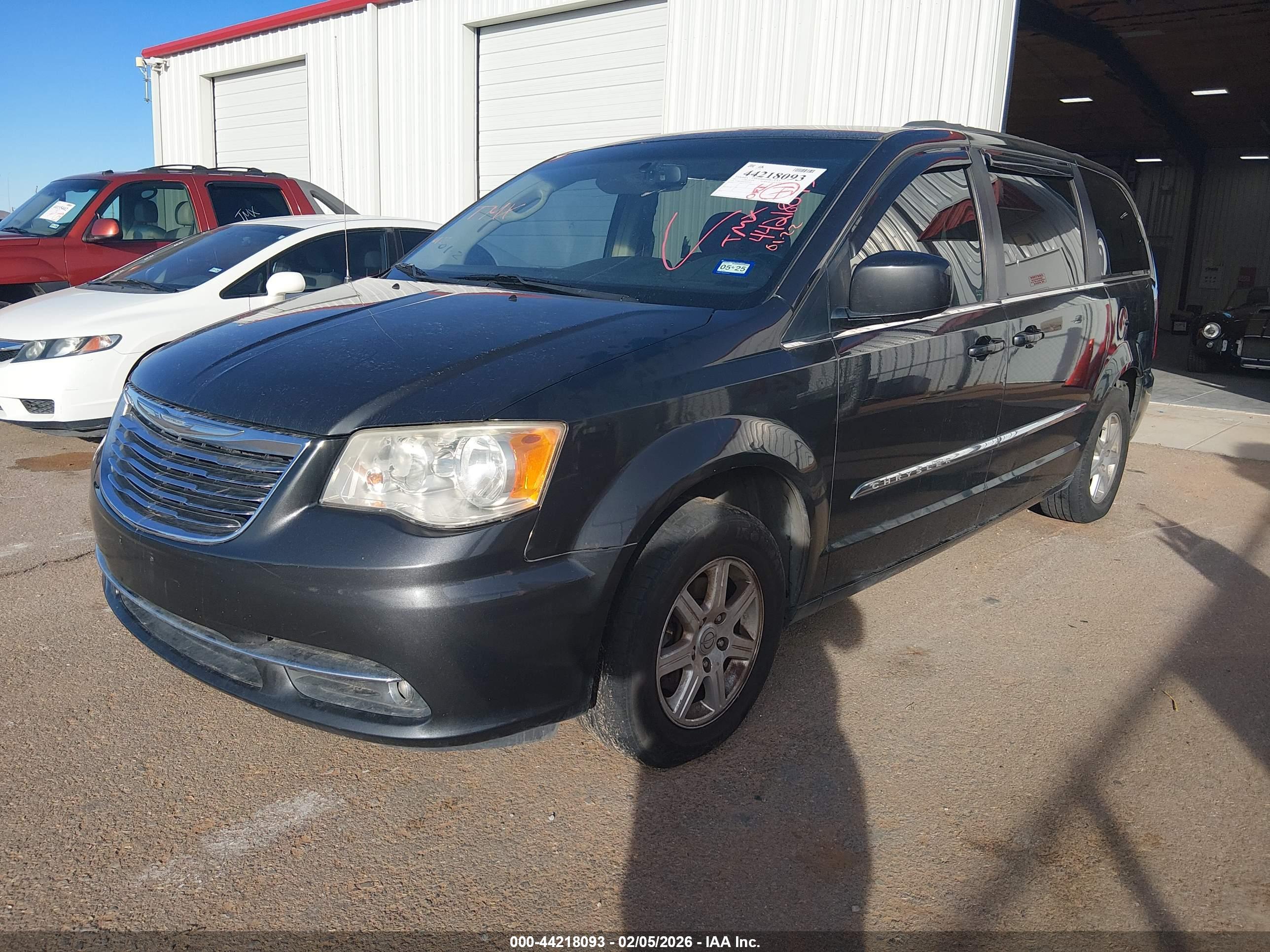 CHRYSLER TOWN image 2