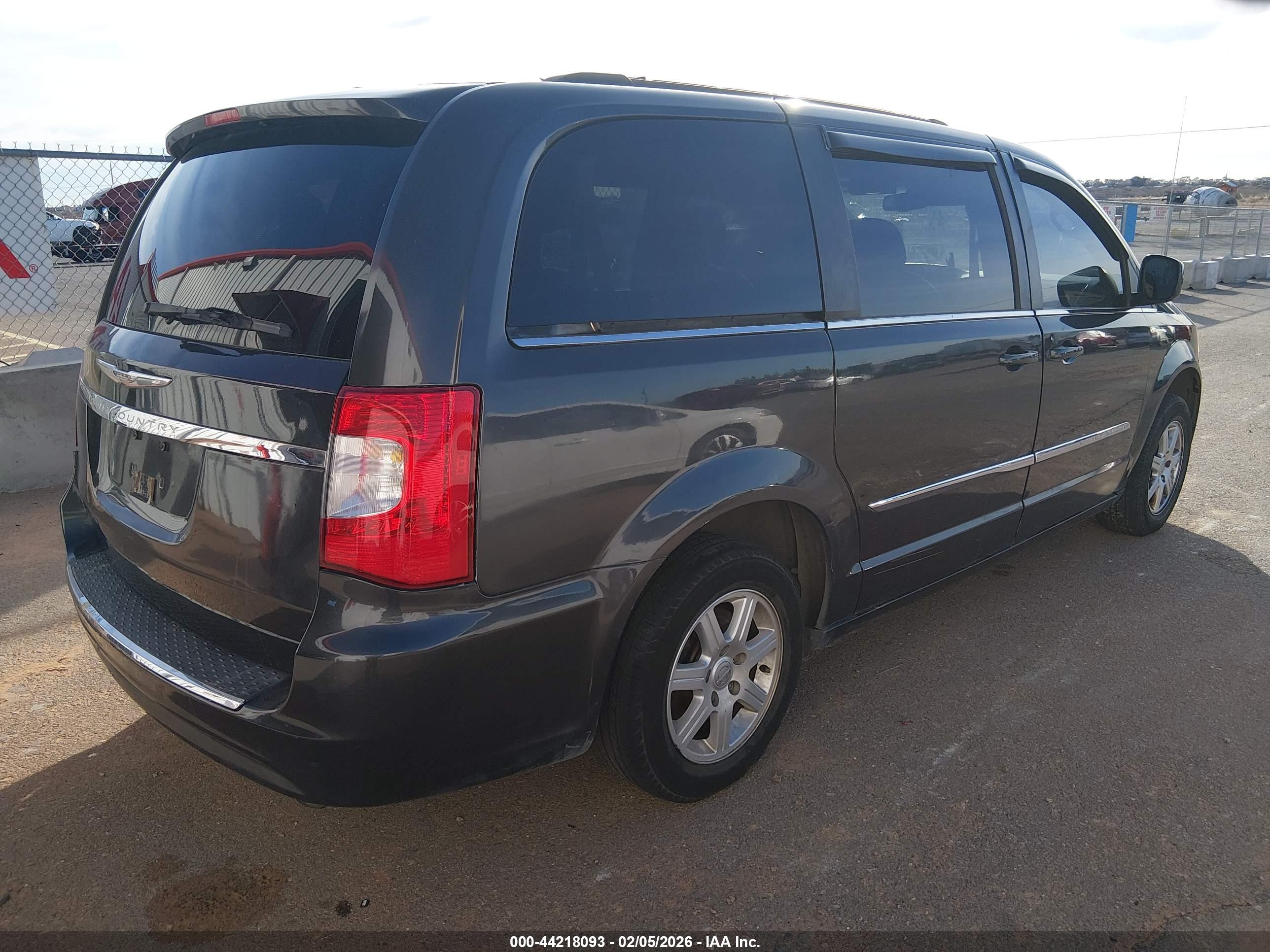 CHRYSLER TOWN image 4