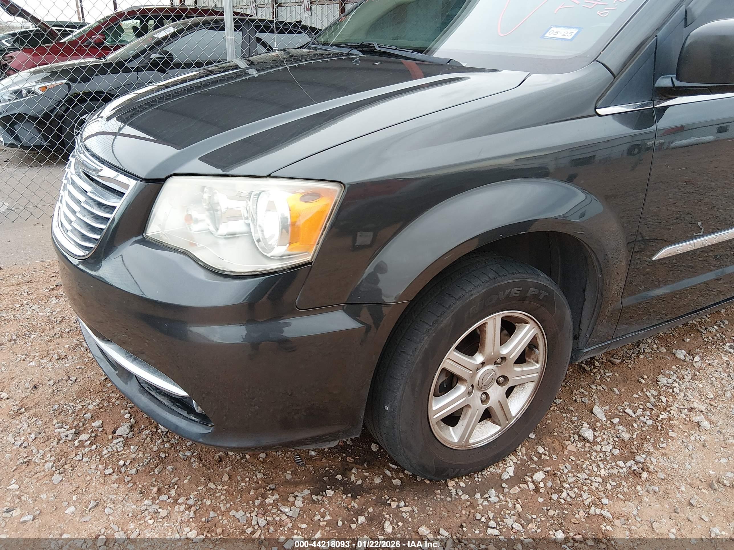 CHRYSLER TOWN image 6