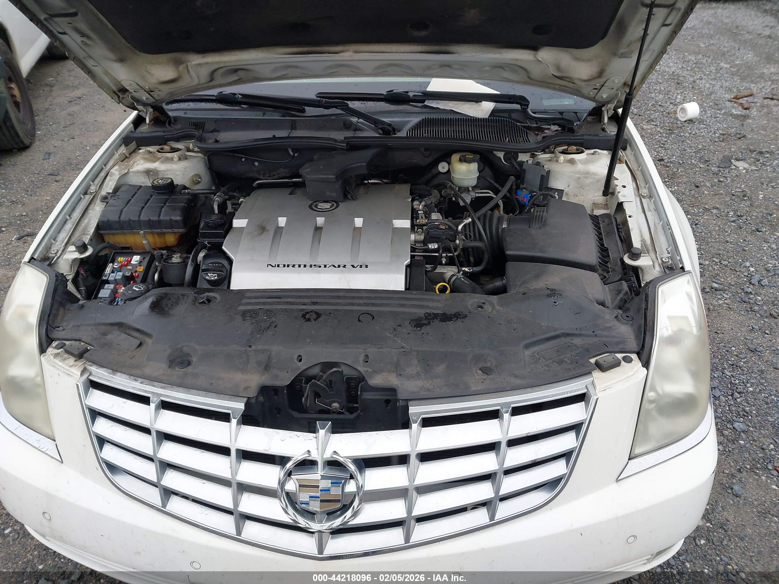 CADILLAC DTS image 10