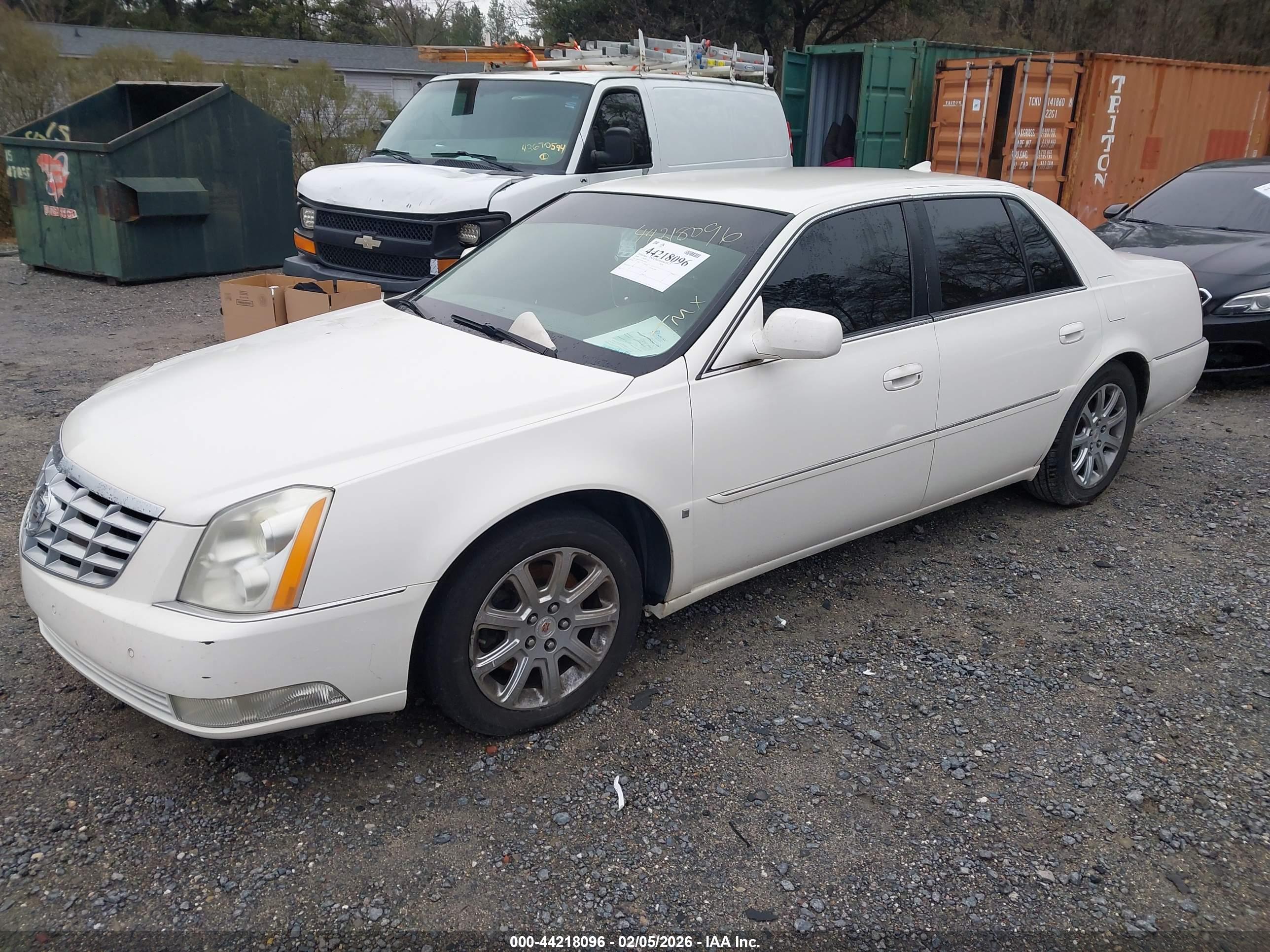 CADILLAC DTS image 2