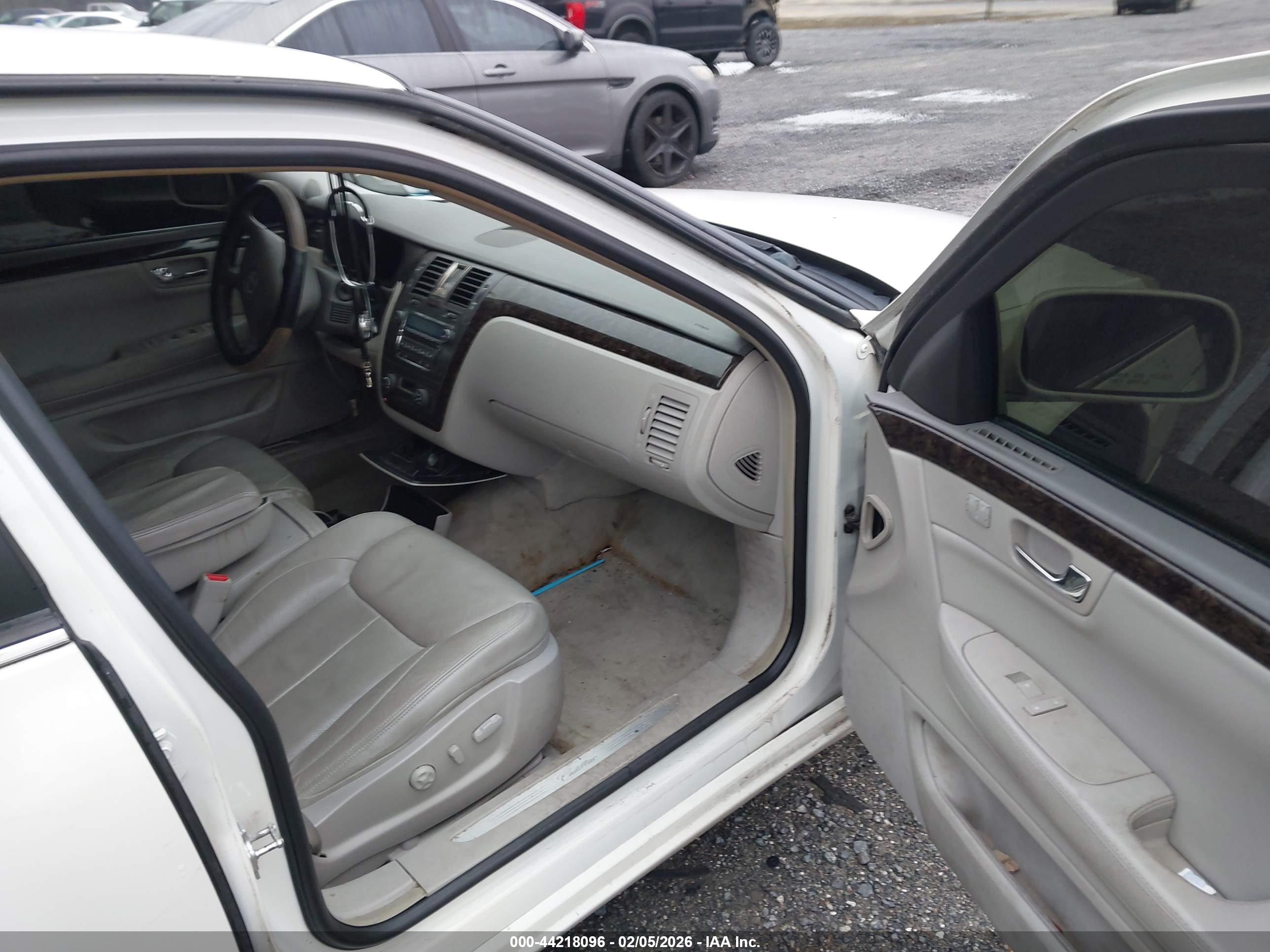 CADILLAC DTS image 5