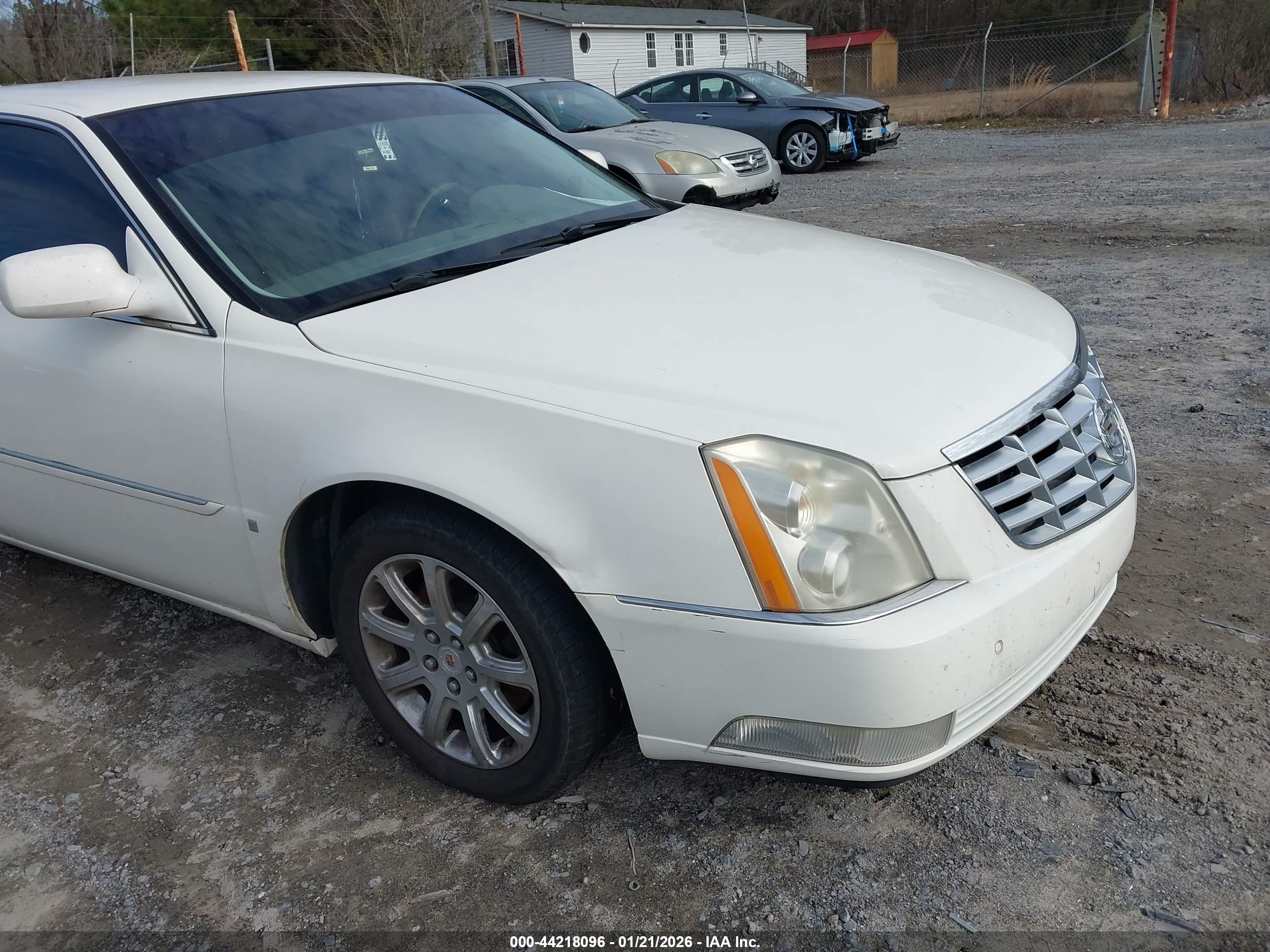 CADILLAC DTS image 6