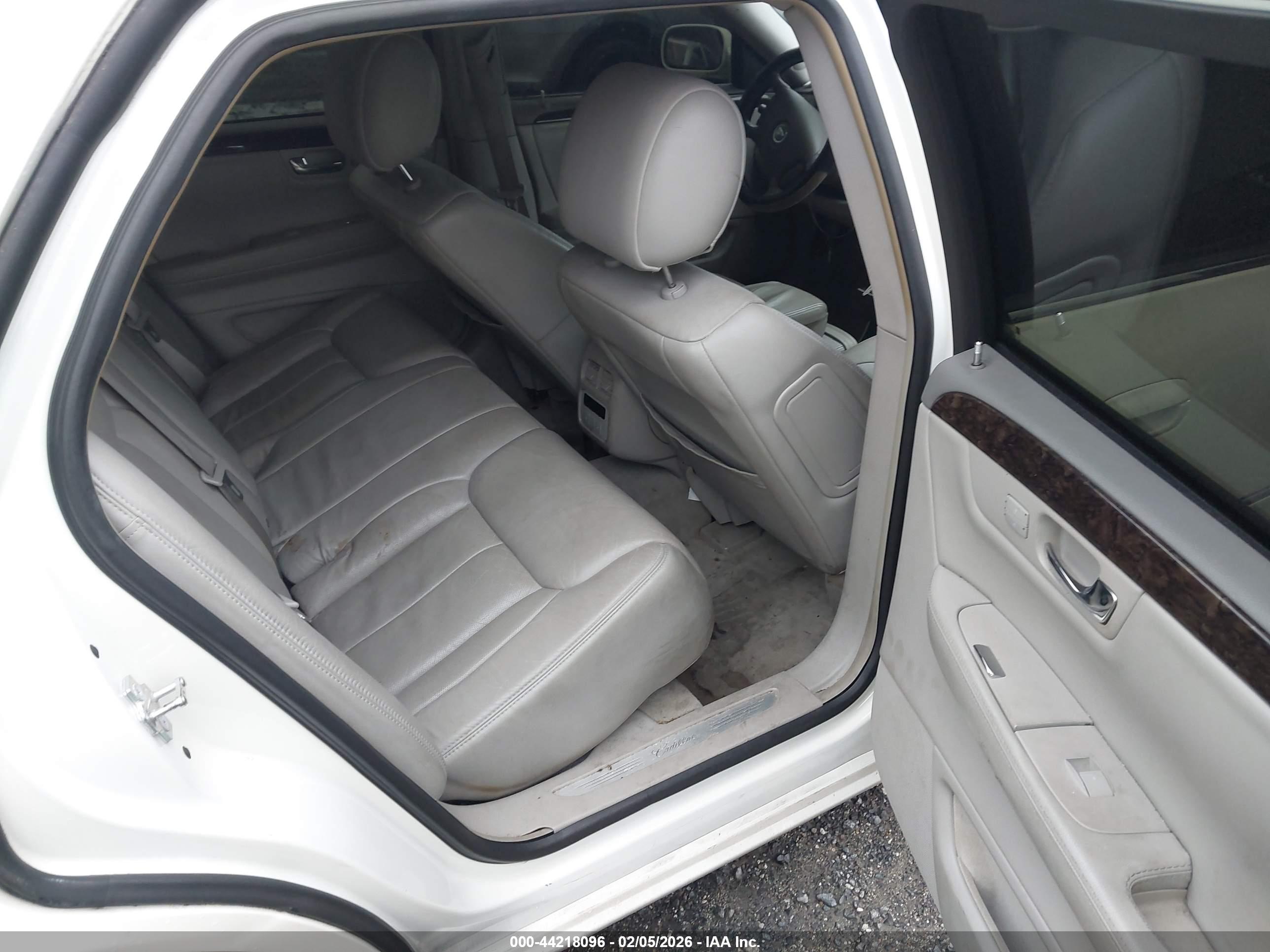 CADILLAC DTS image 8
