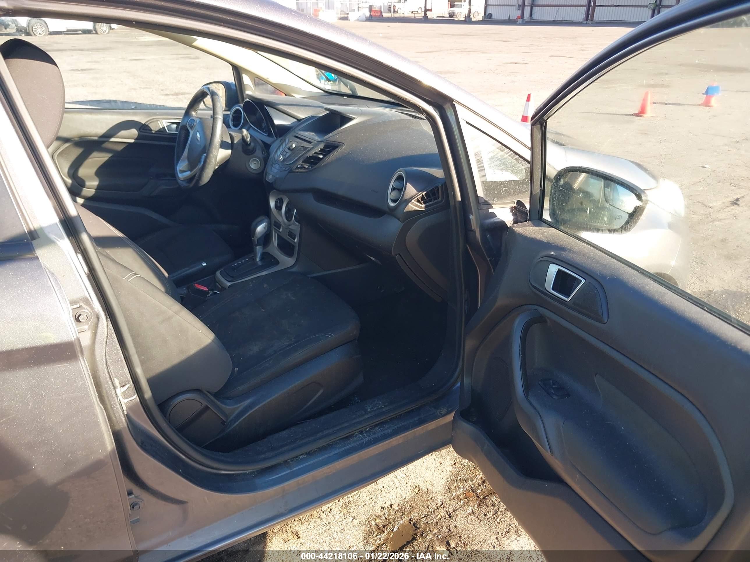 FORD FIESTA image 5