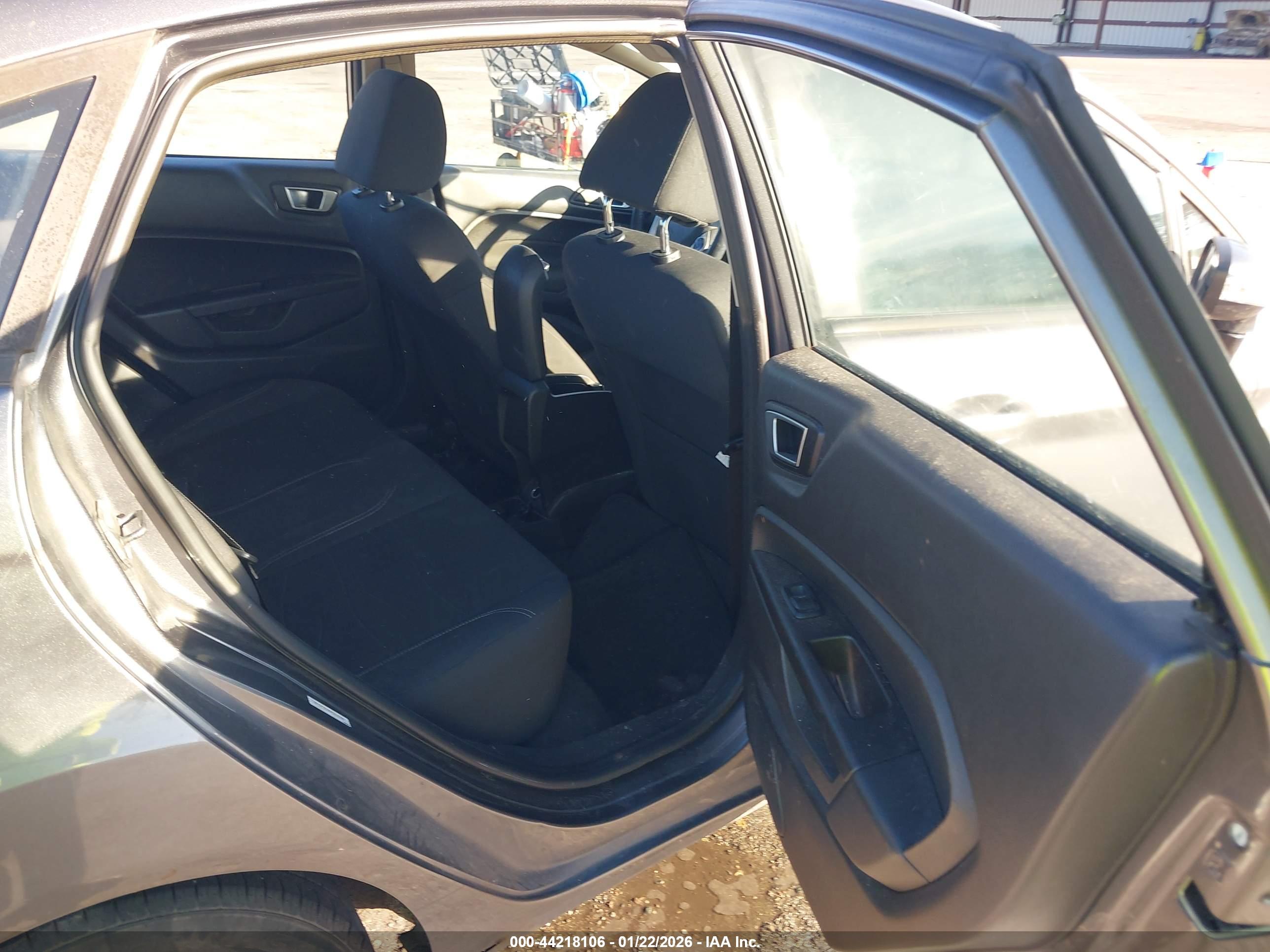 FORD FIESTA image 8