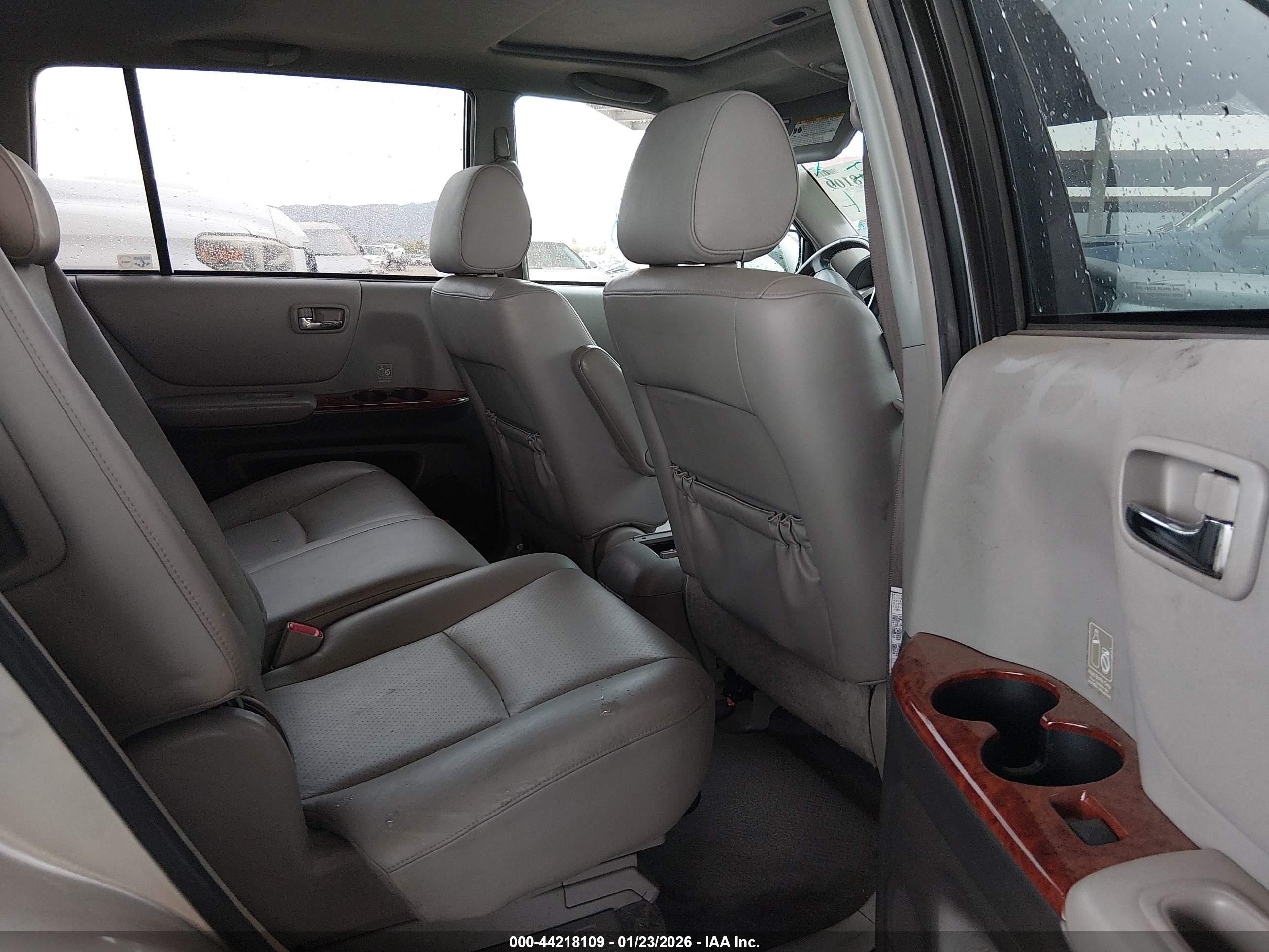 TOYOTA HIGHLANDER image 8