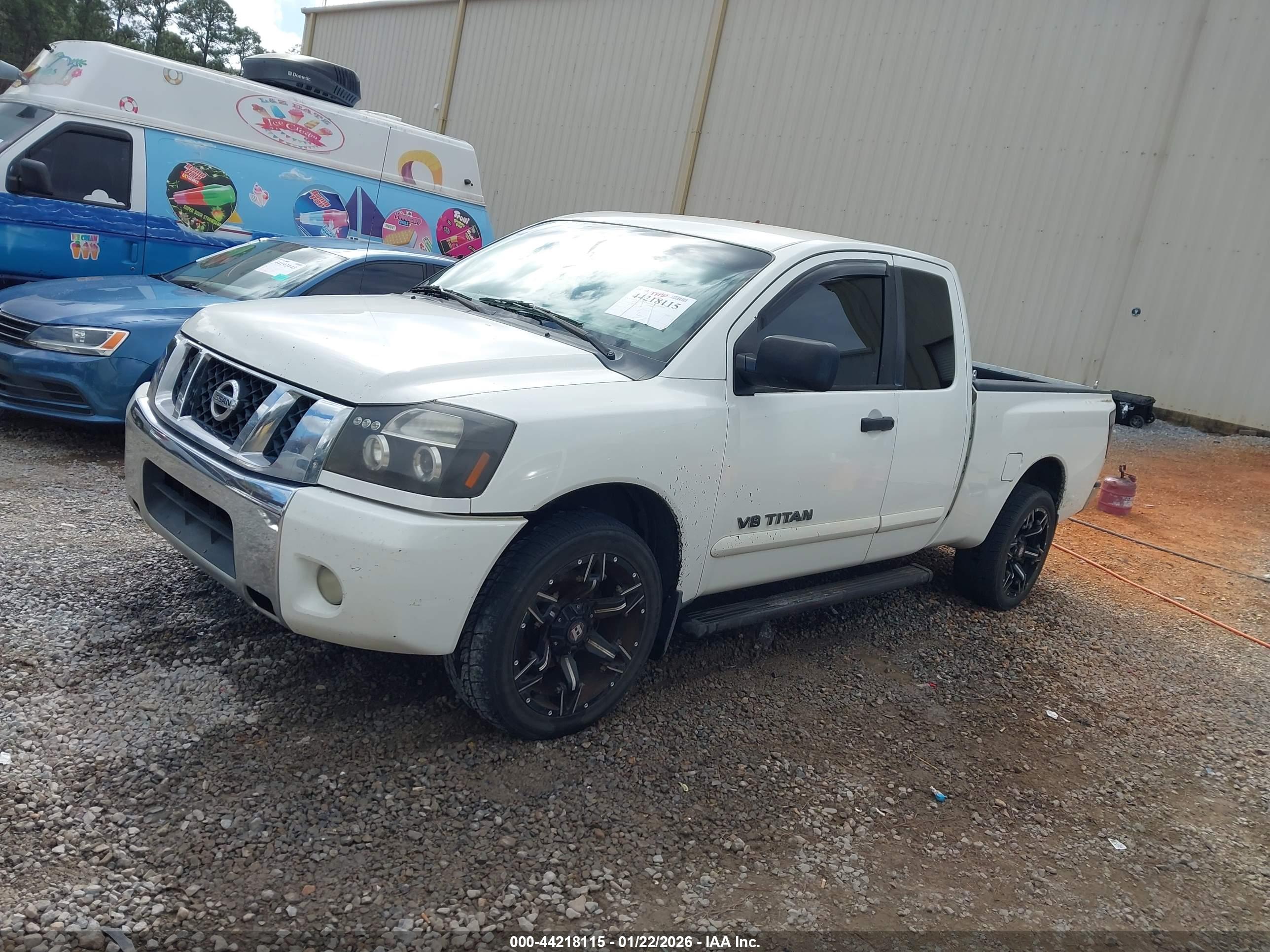 NISSAN TITAN image 2