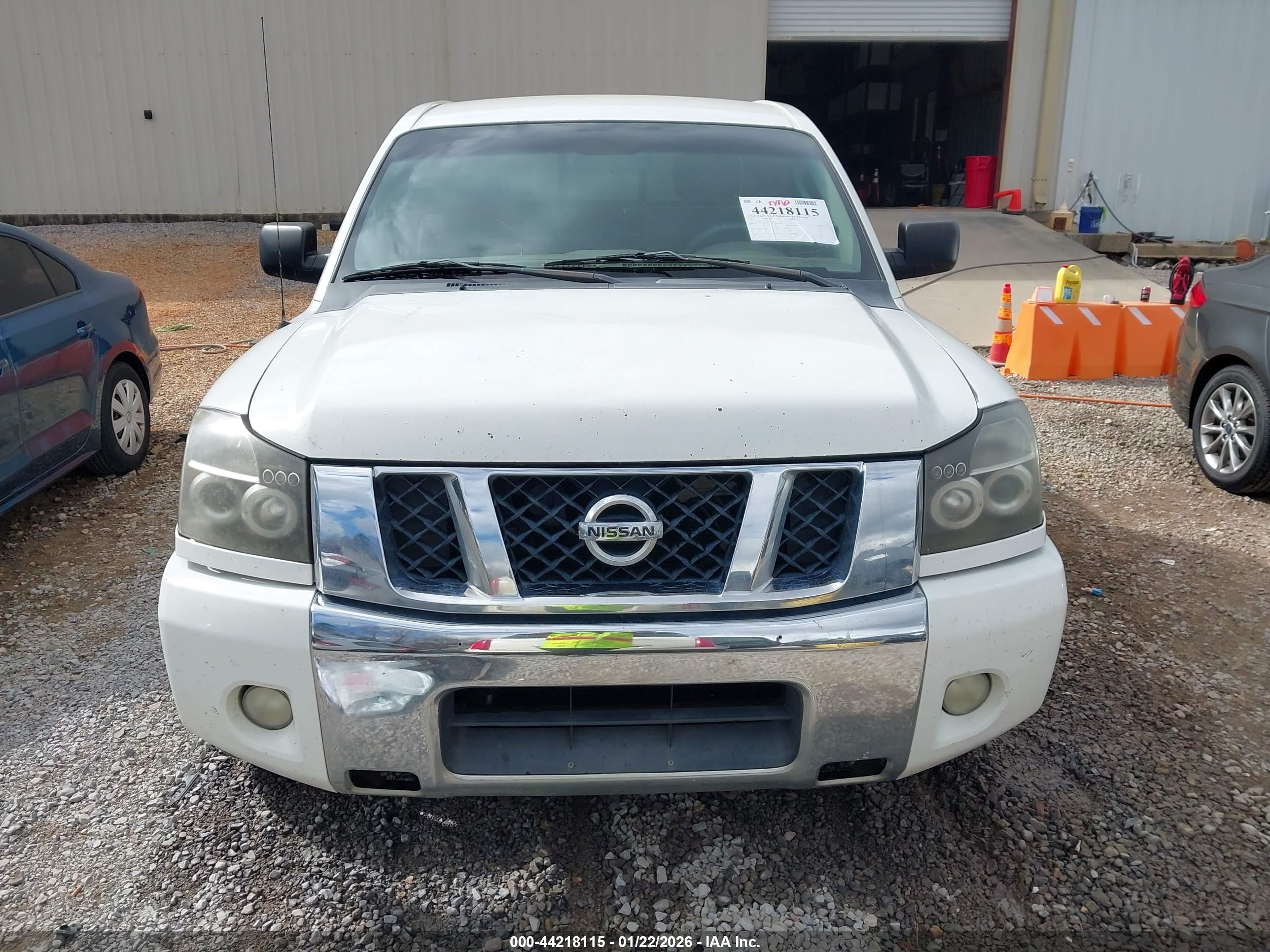 NISSAN TITAN image 6