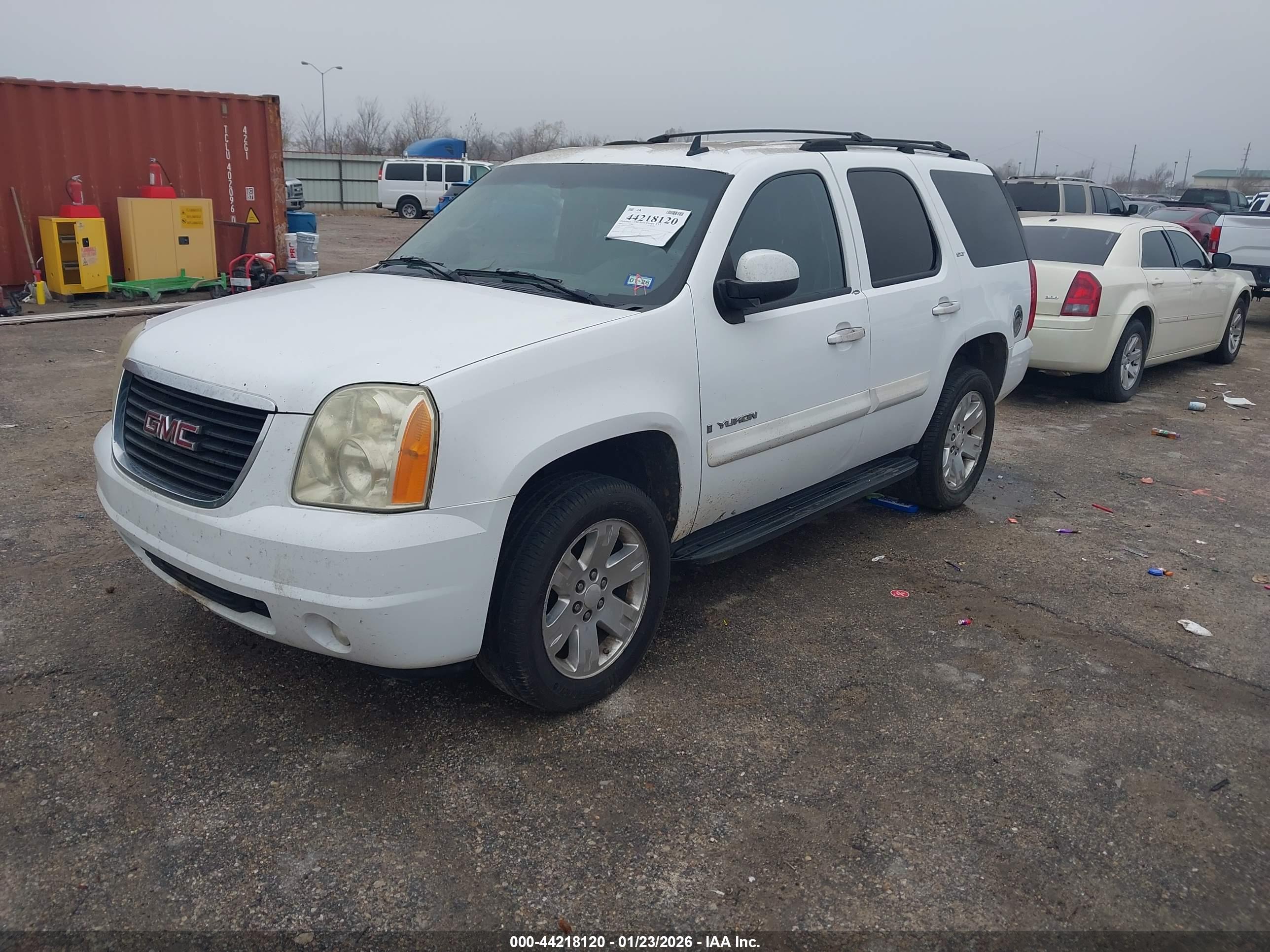 GMC YUKON image 2