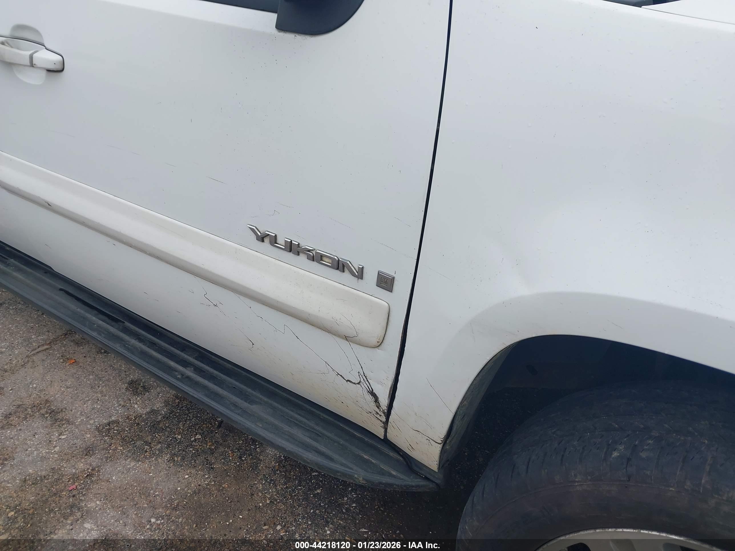 GMC YUKON image 6