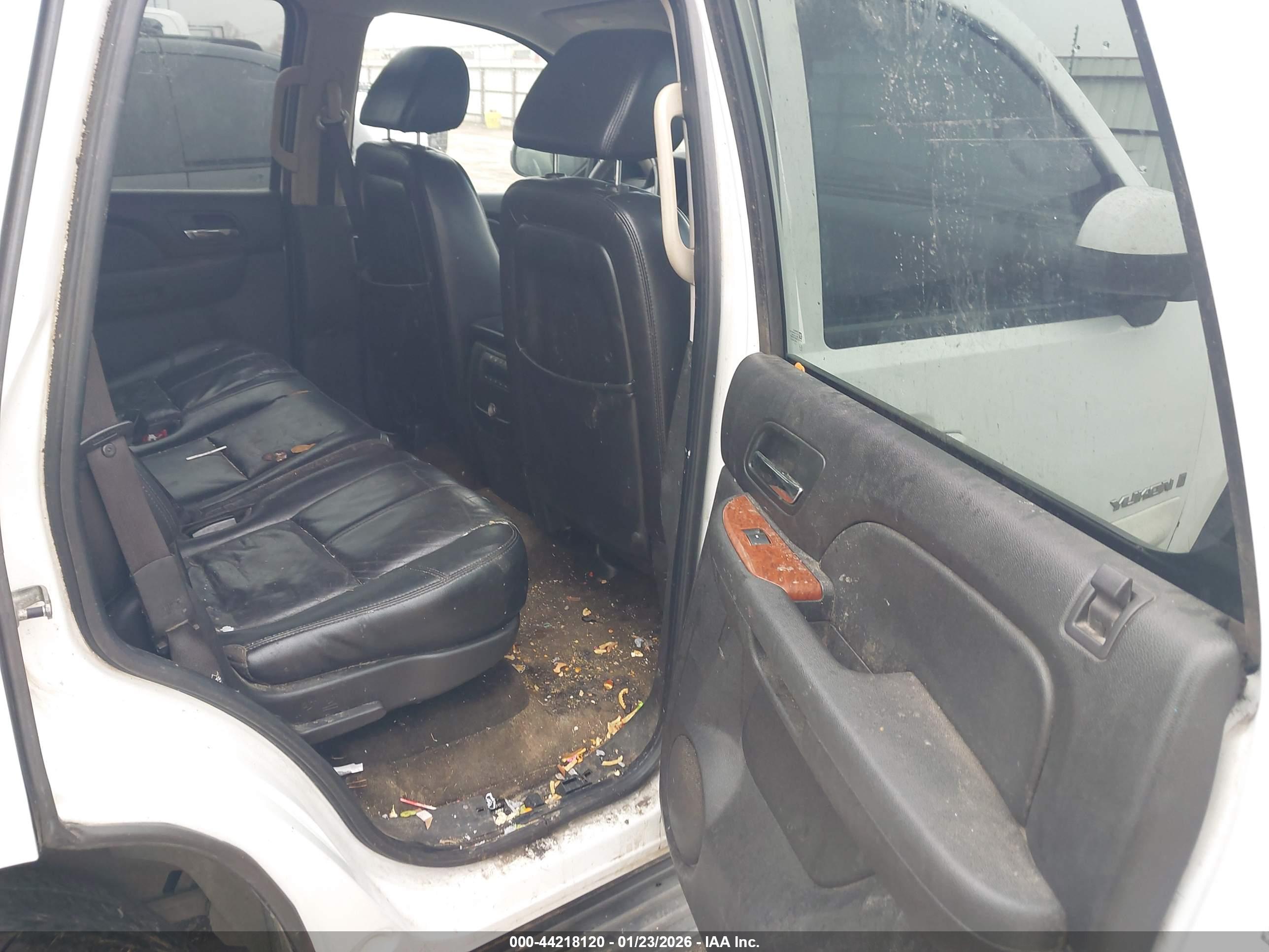 GMC YUKON image 8