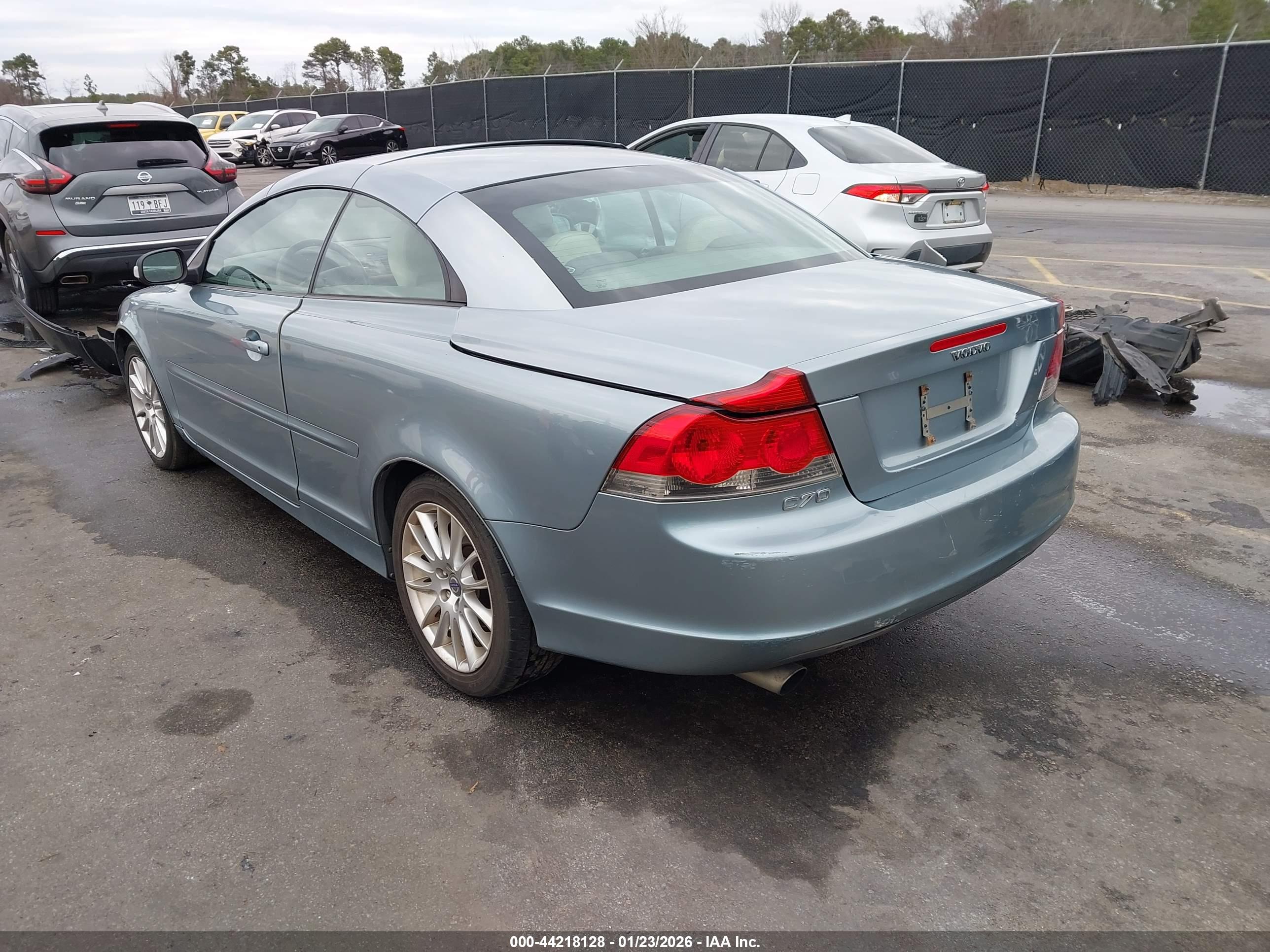 VOLVO C70 image 3