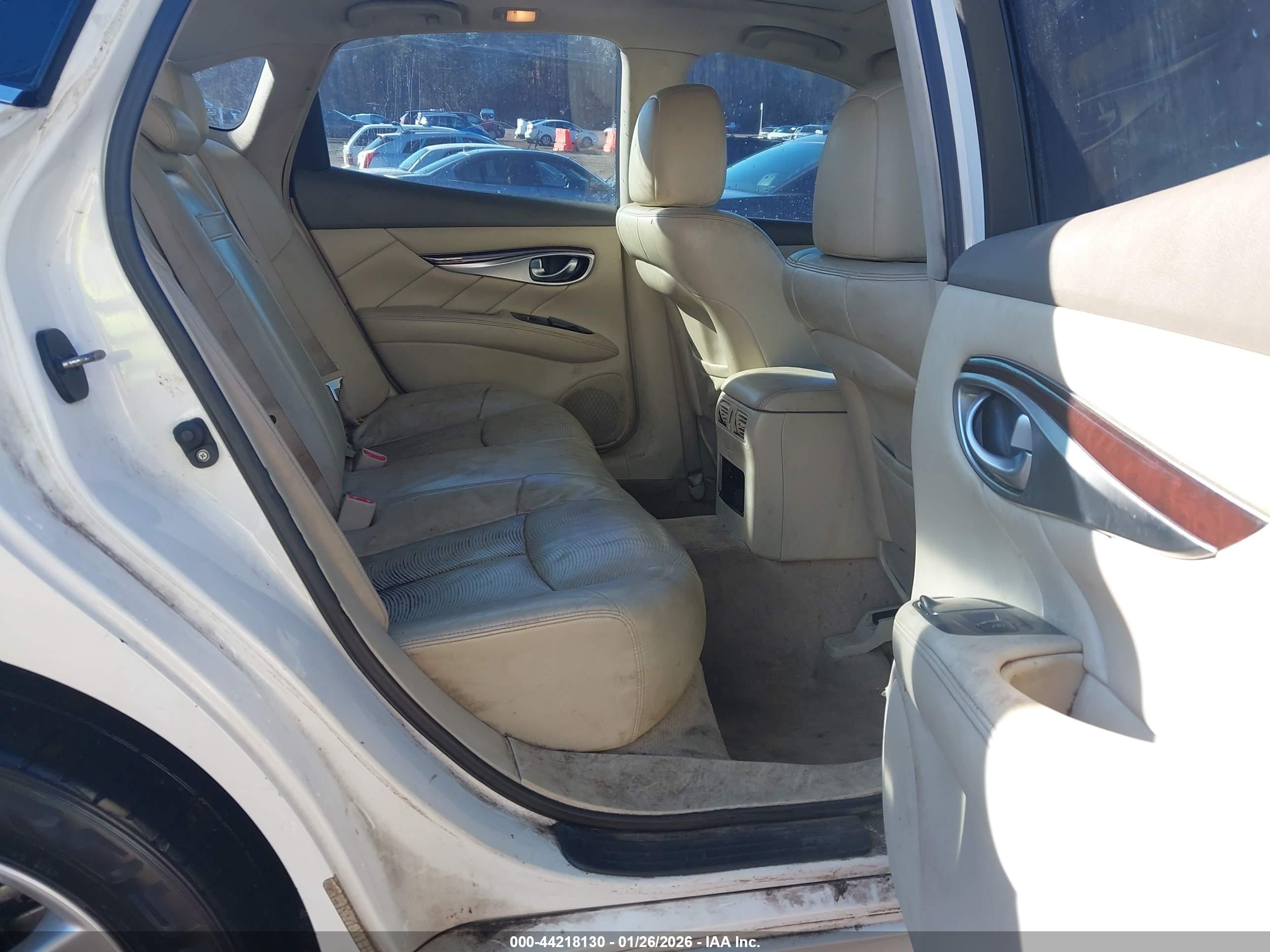 INFINITI M37X image 8