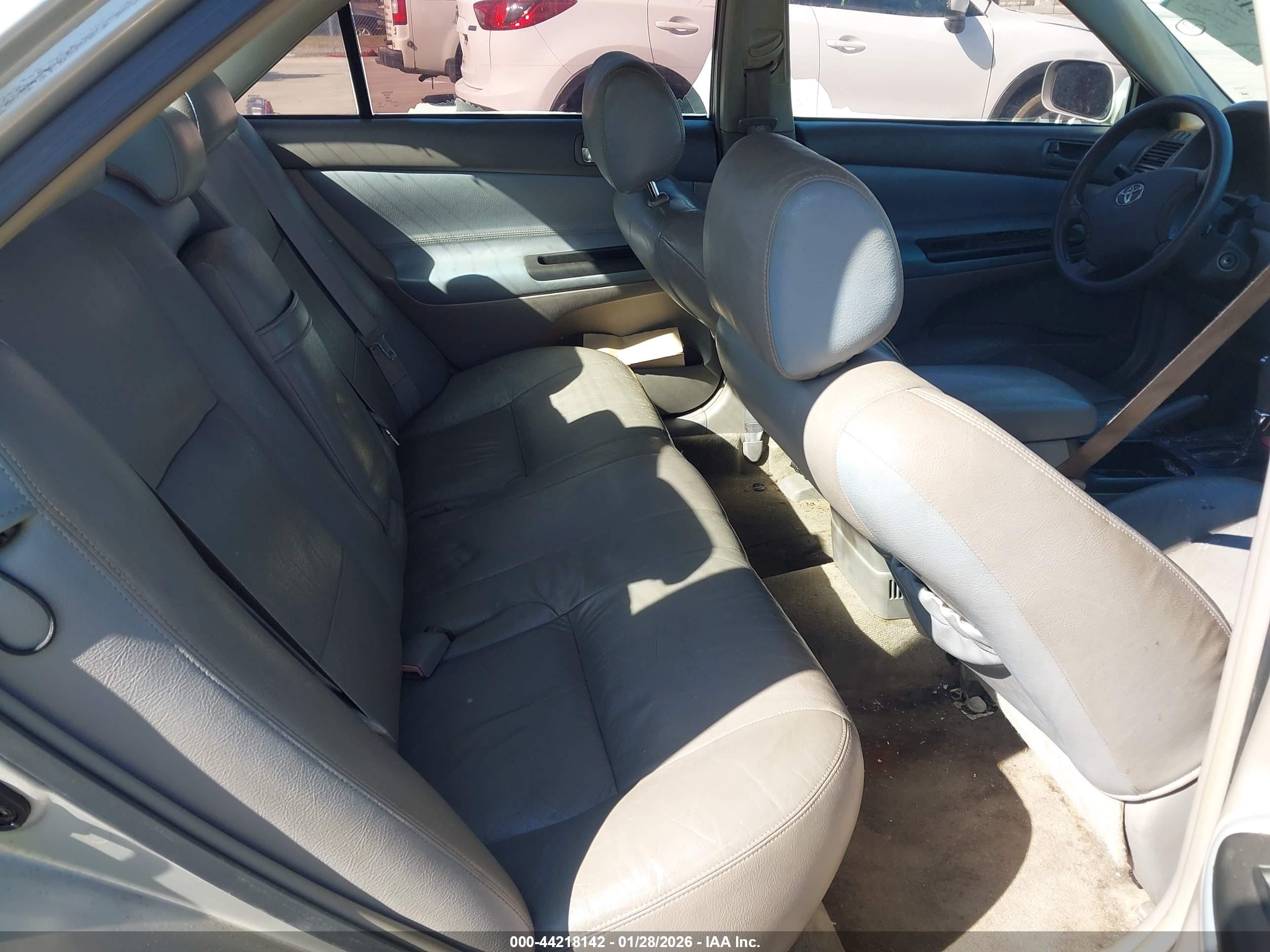 TOYOTA CAMRY image 8