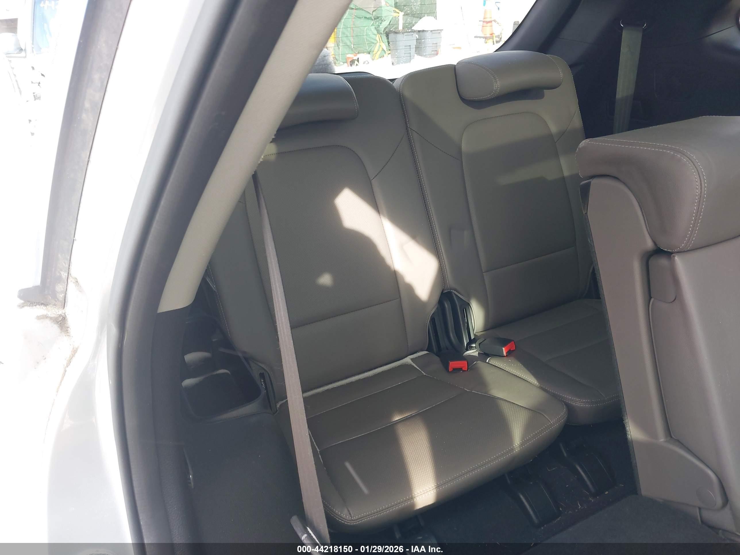 HYUNDAI SANTA image 8