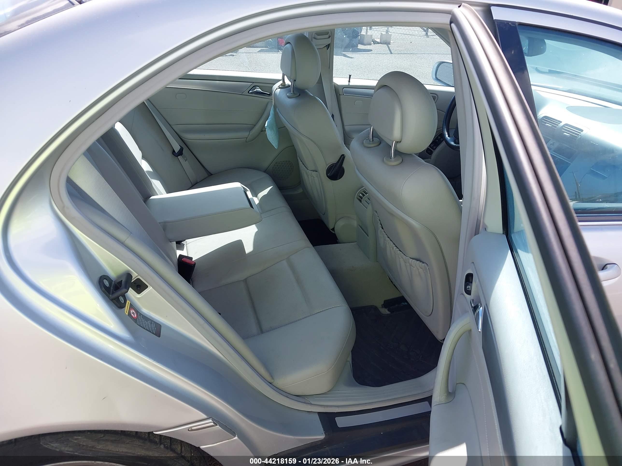 MERCEDES-BENZ C image 8
