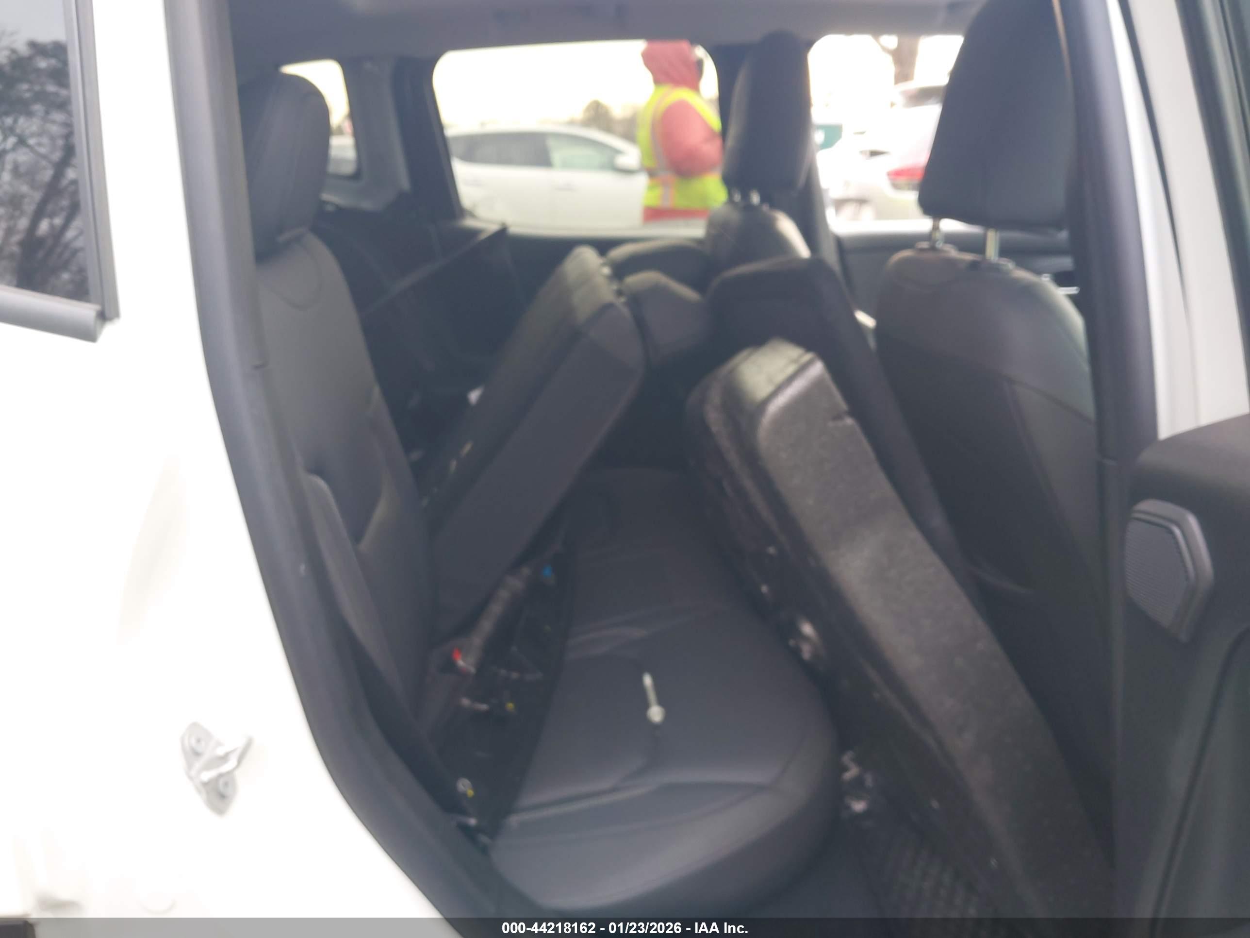 JEEP RENEGADE image 8