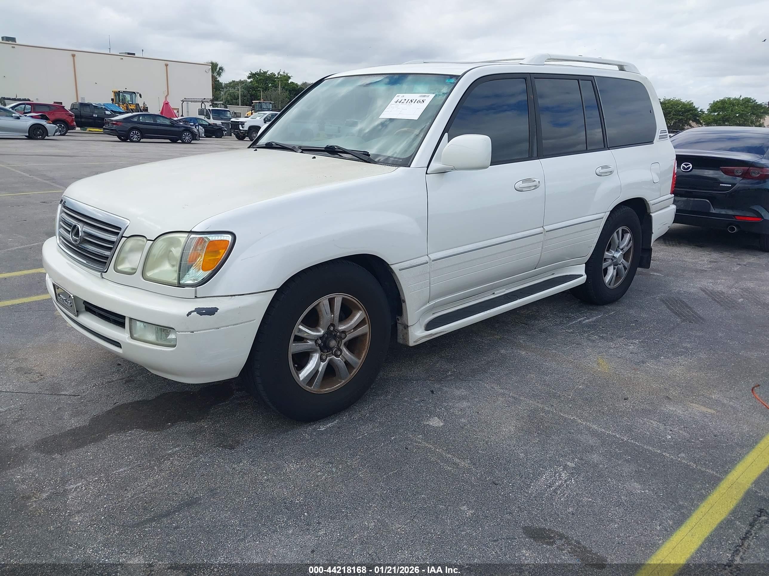 LEXUS LX image 2