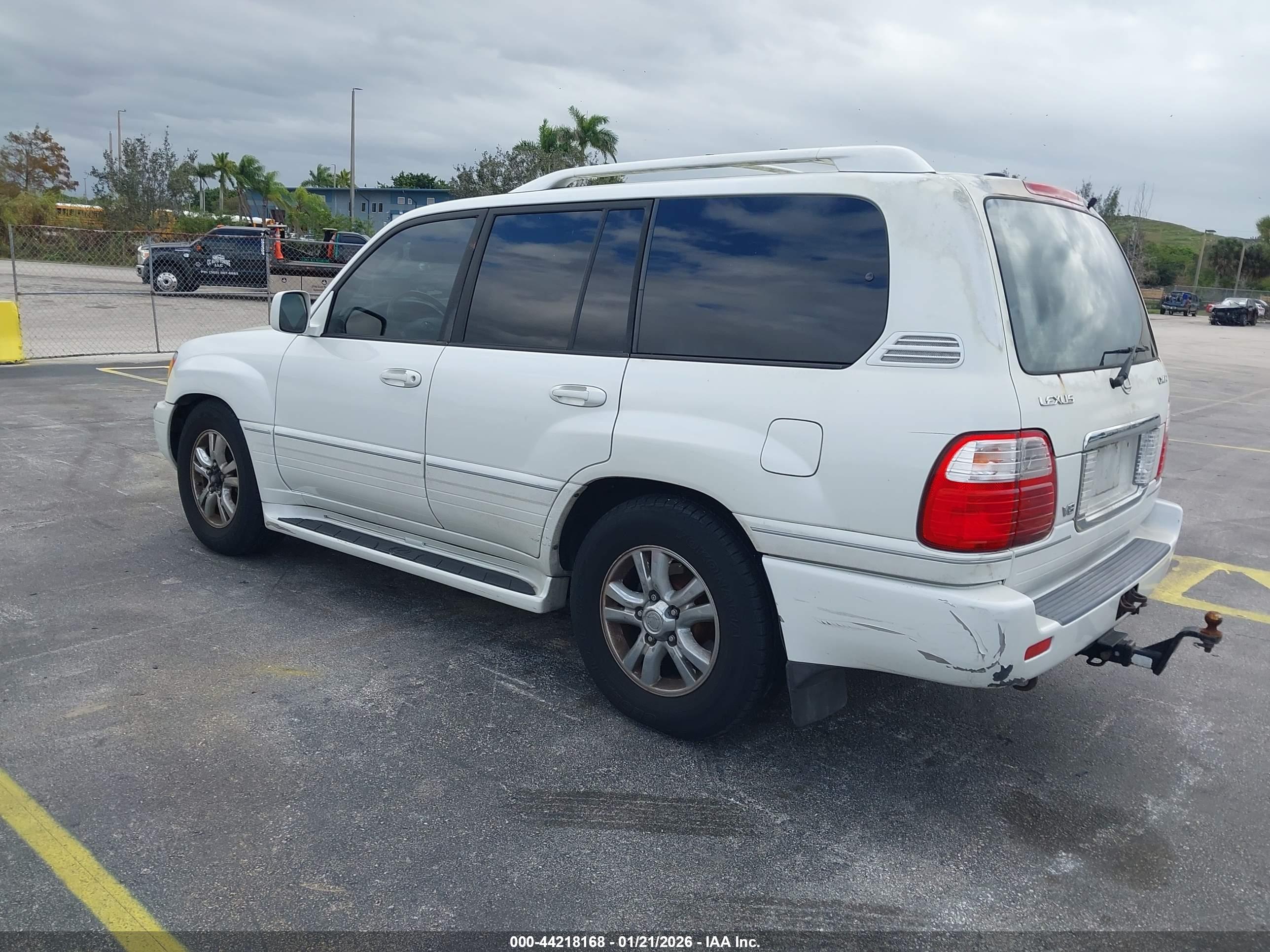LEXUS LX image 3