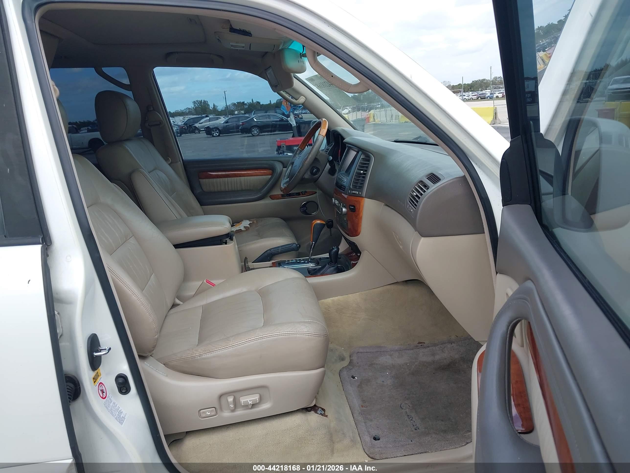 LEXUS LX image 5