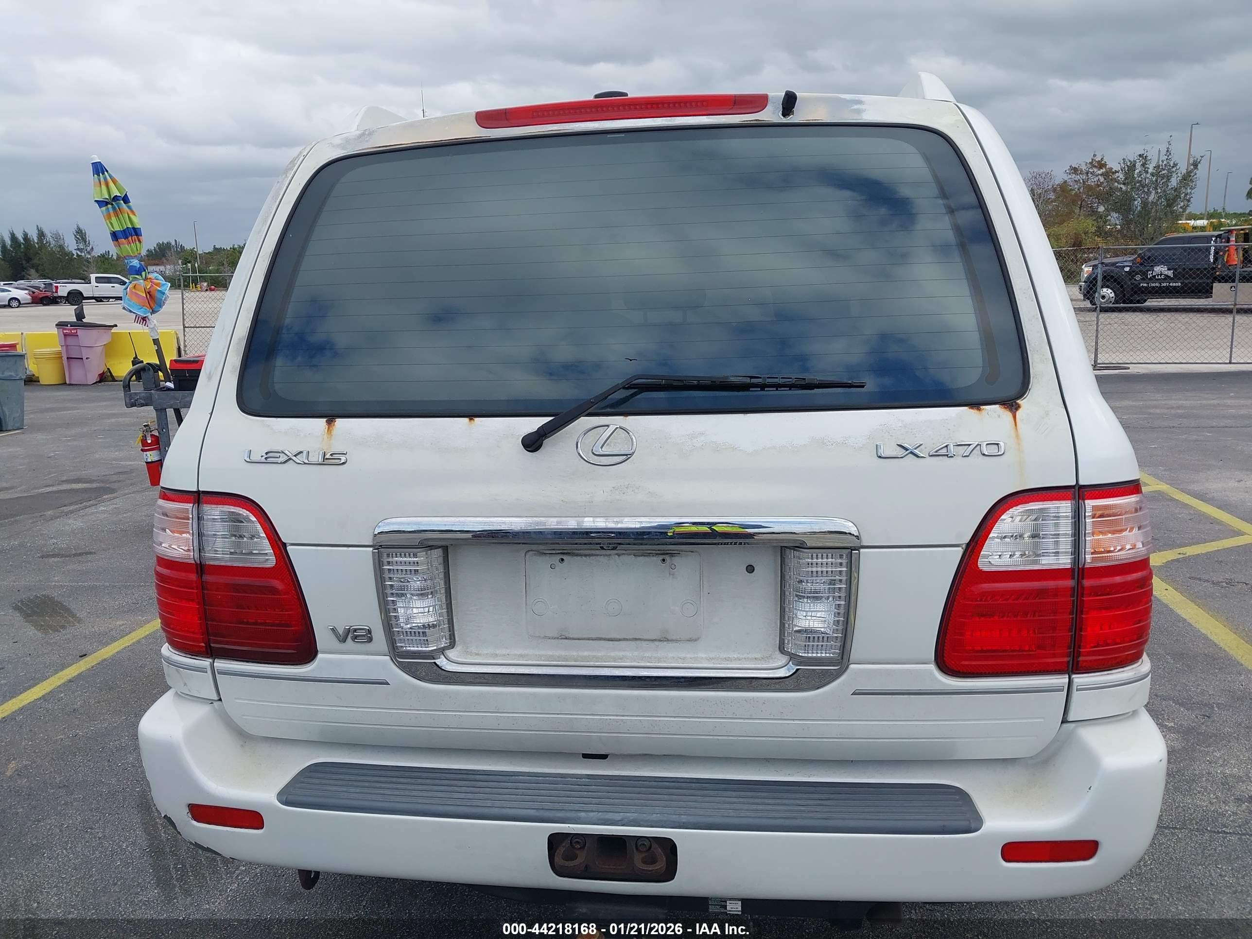 LEXUS LX image 6