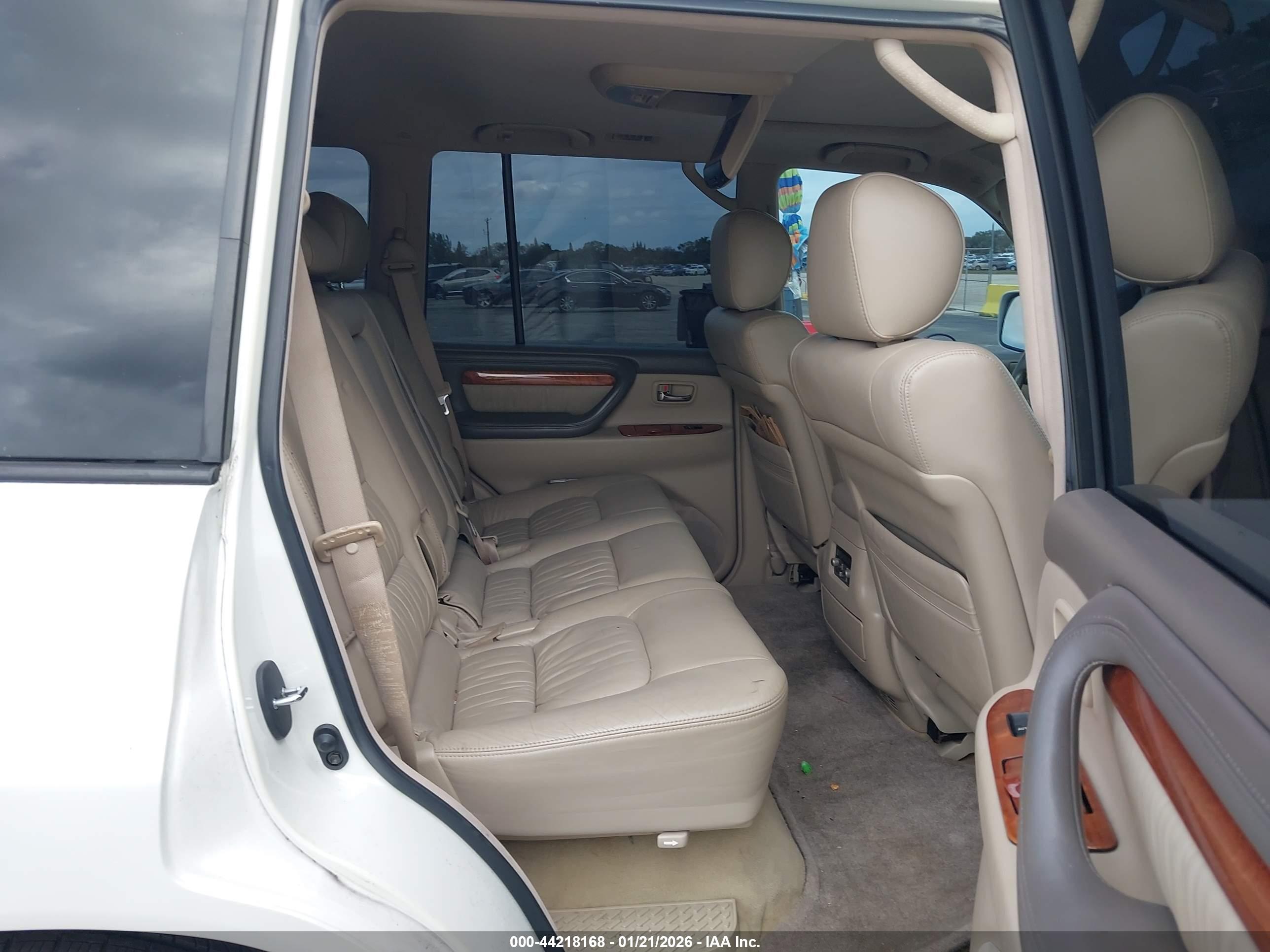 LEXUS LX image 8