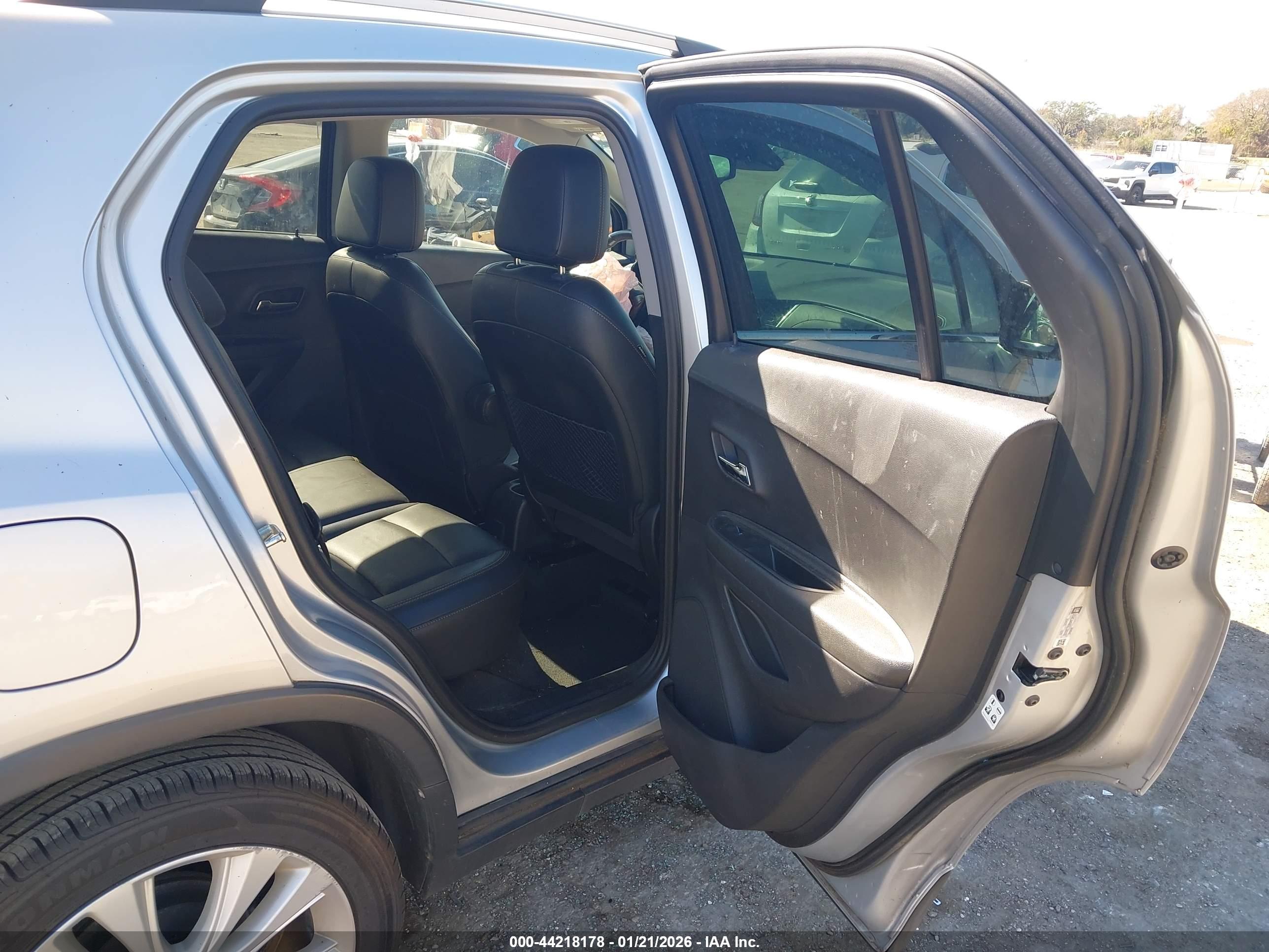 CHEVROLET TRAX image 8