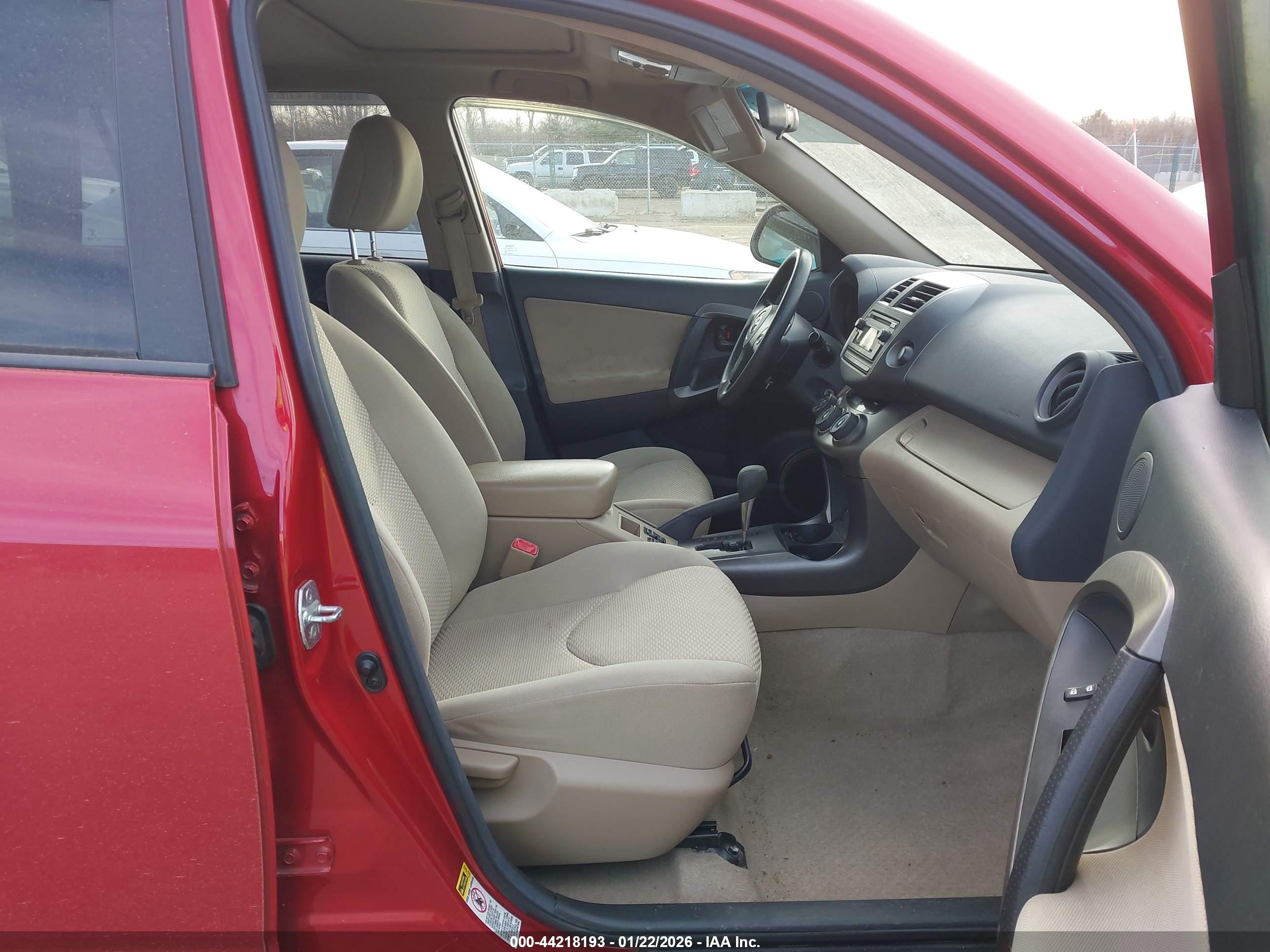 TOYOTA RAV4 image 5