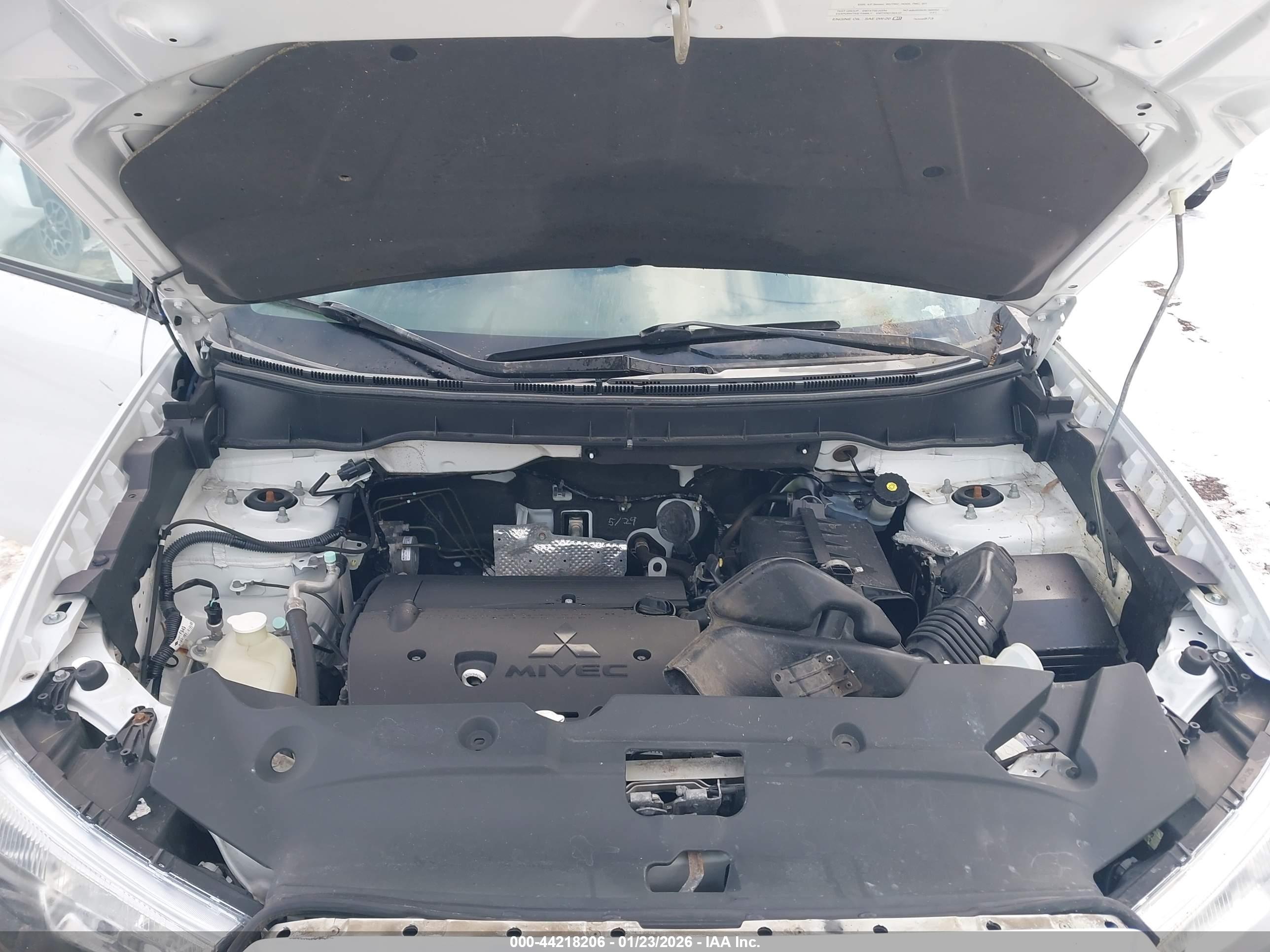 MITSUBISHI OUTLANDER image 10