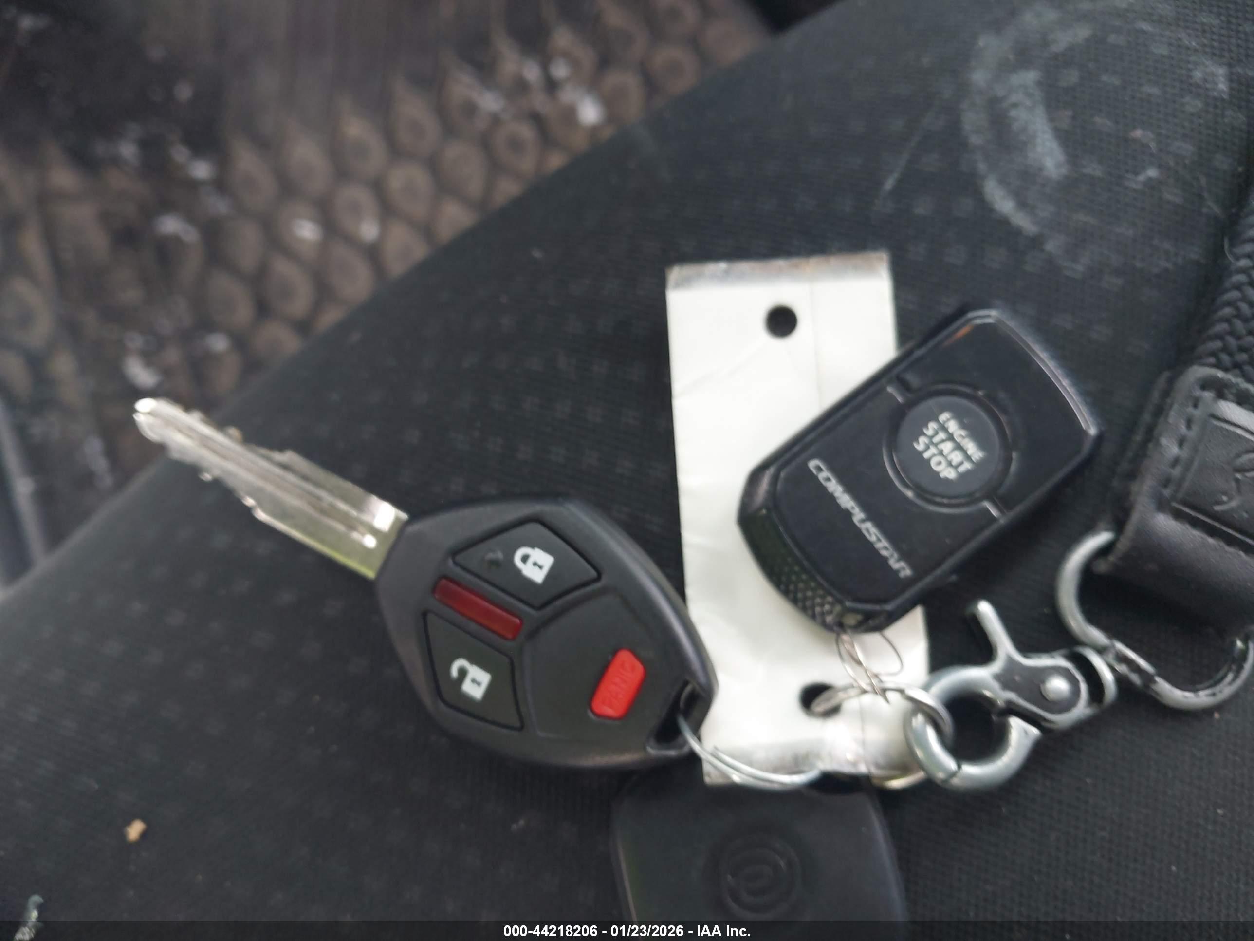 MITSUBISHI OUTLANDER image 11