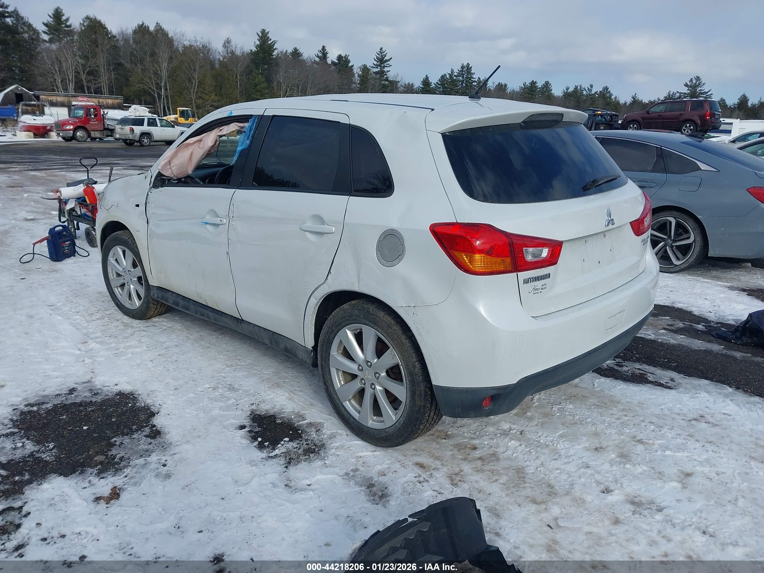 MITSUBISHI OUTLANDER image 3
