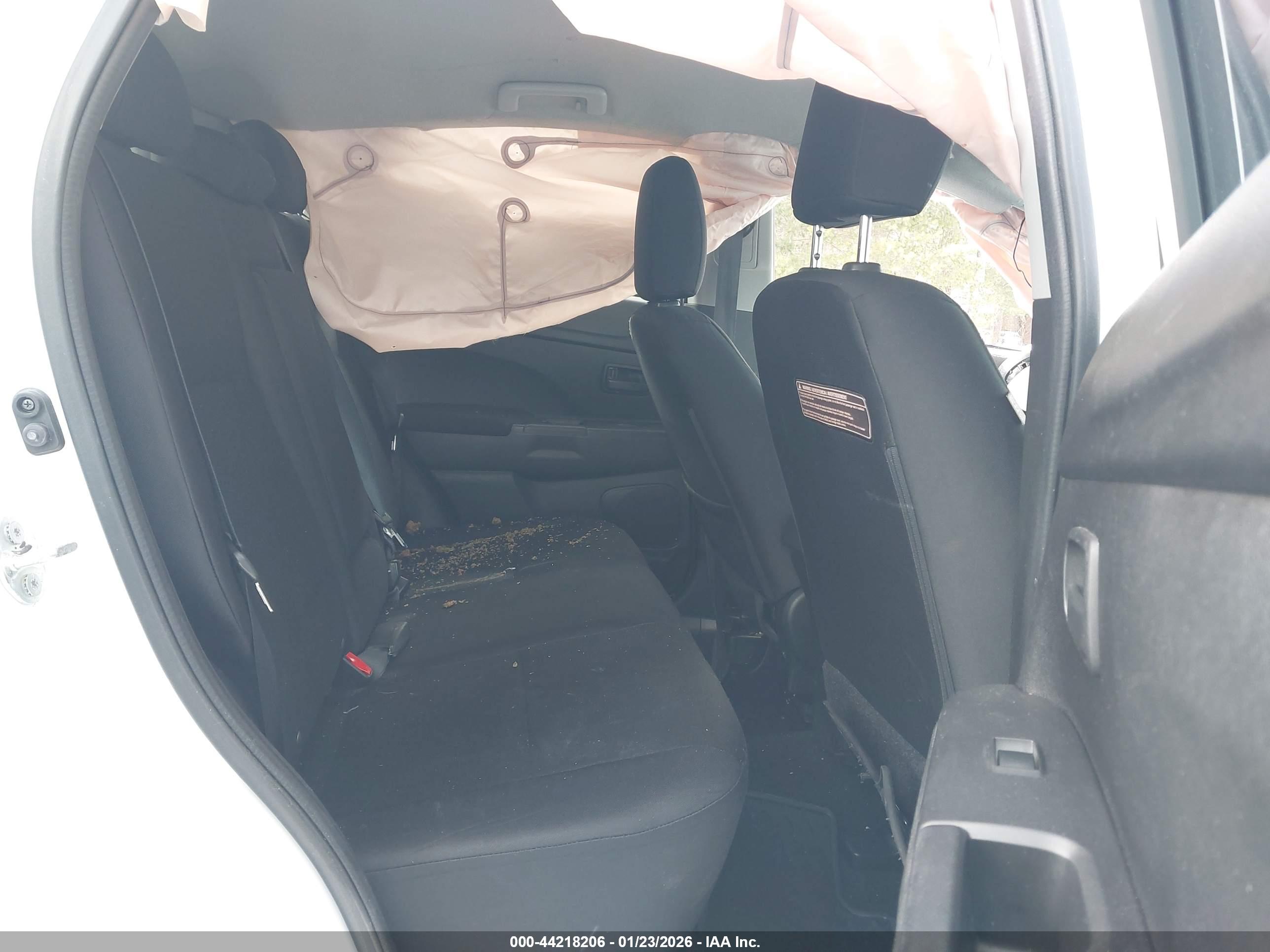 MITSUBISHI OUTLANDER image 8