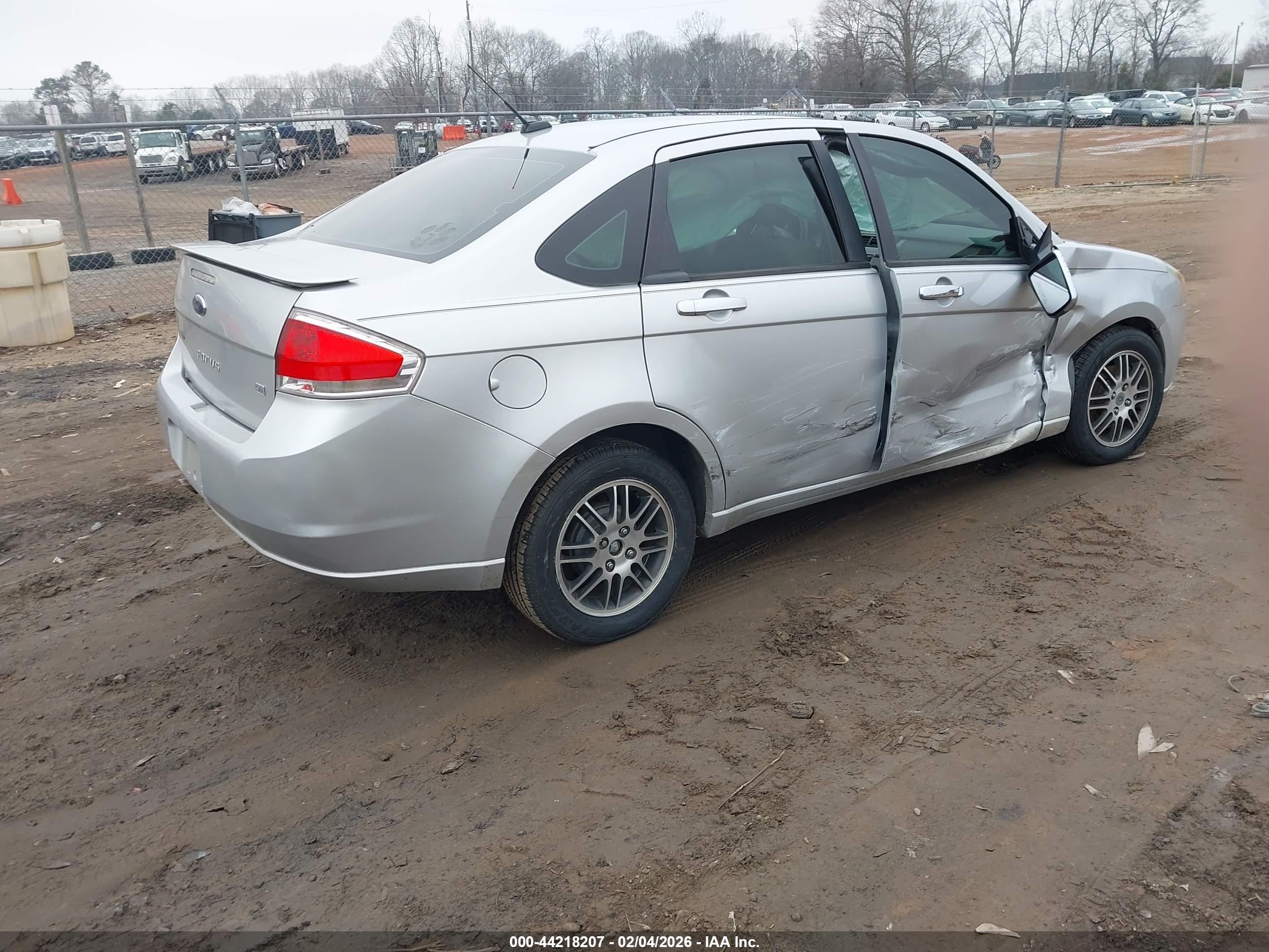 FORD FOCUS image 4