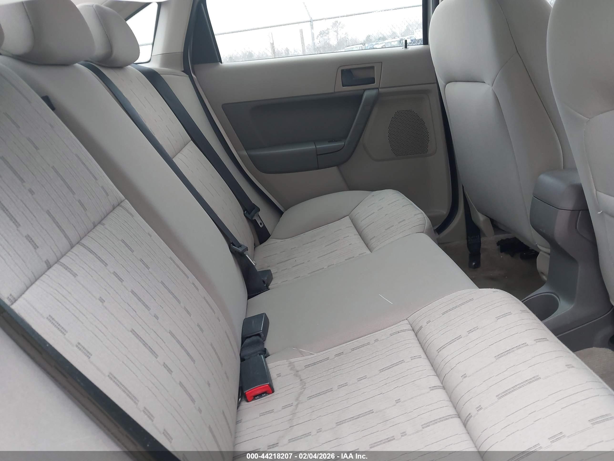 FORD FOCUS image 8