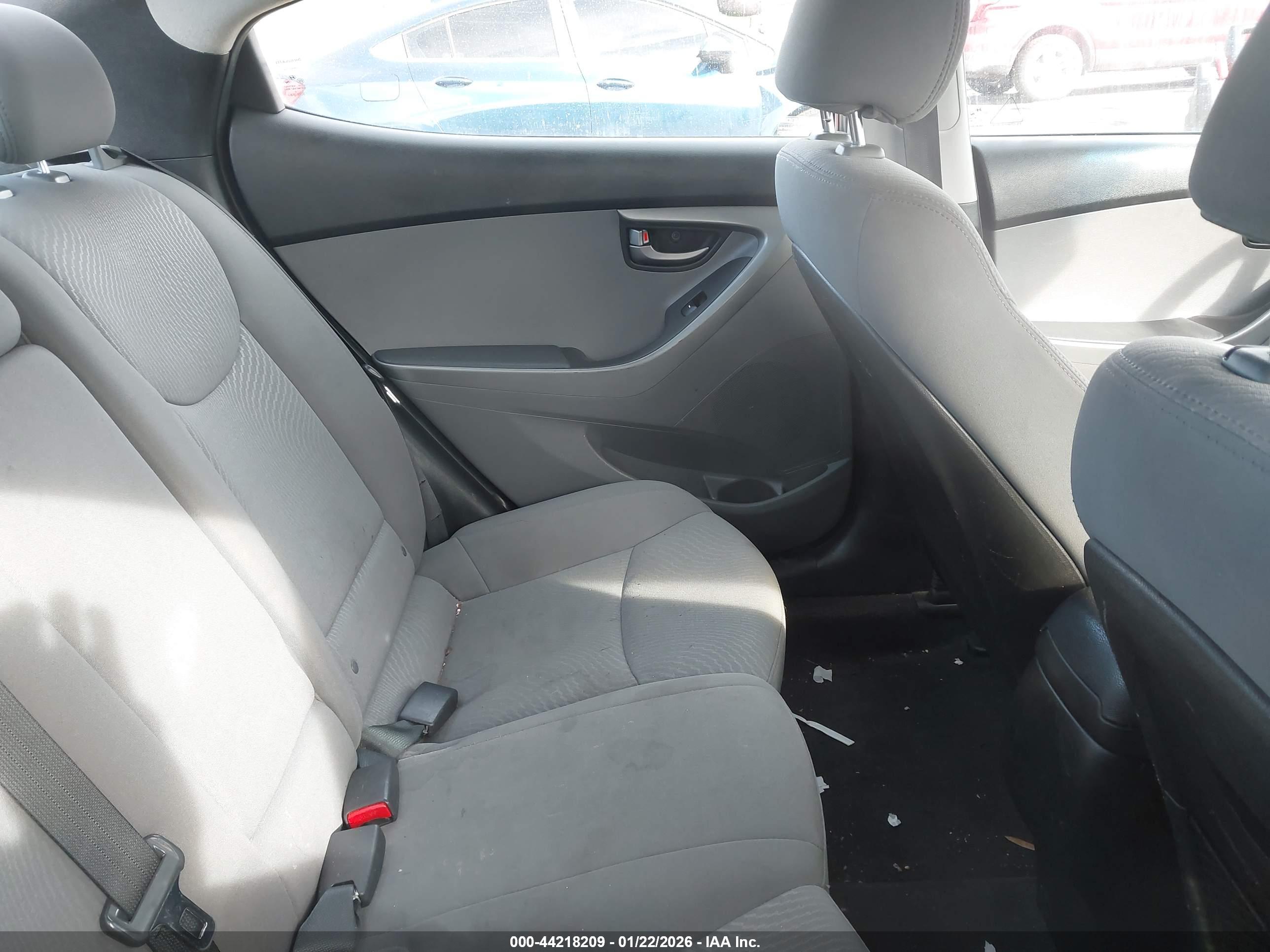HYUNDAI ELANTRA image 8