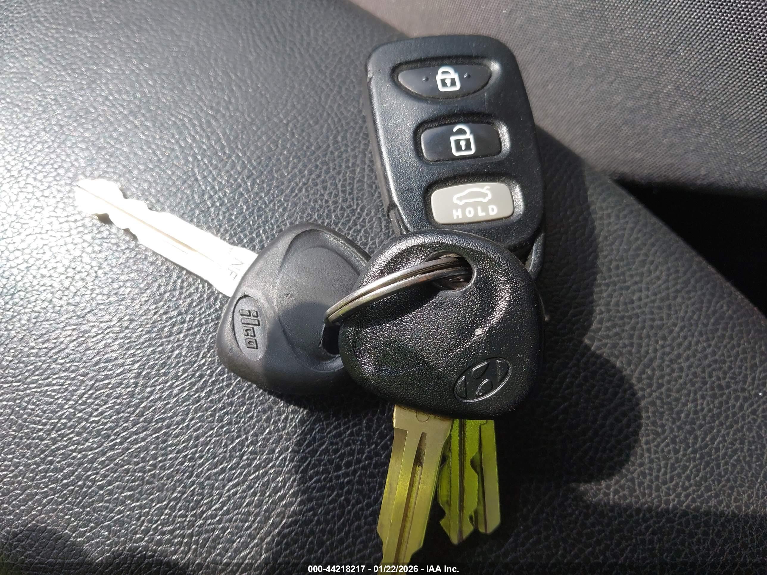 HYUNDAI ELANTRA image 11