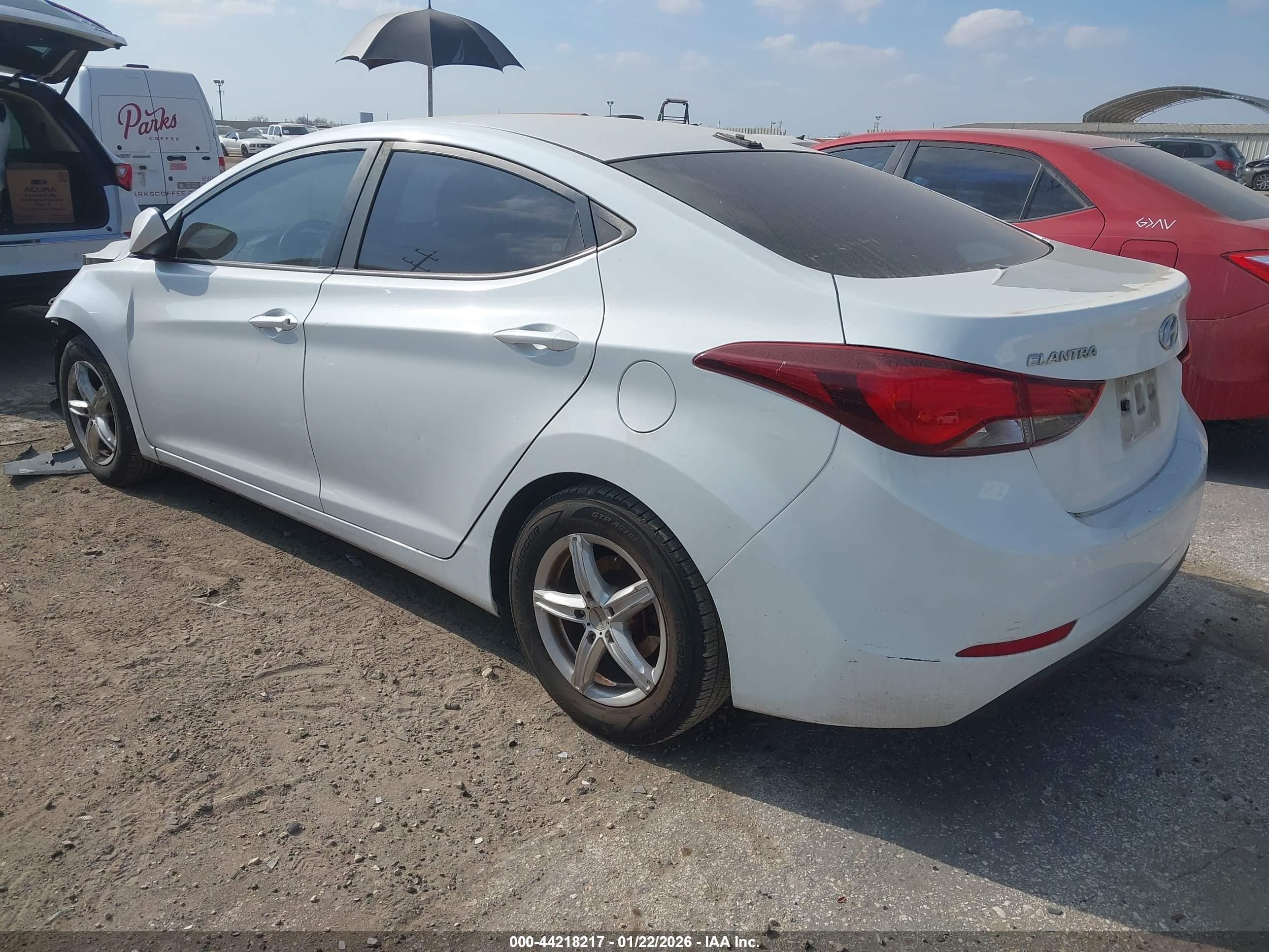 HYUNDAI ELANTRA image 3