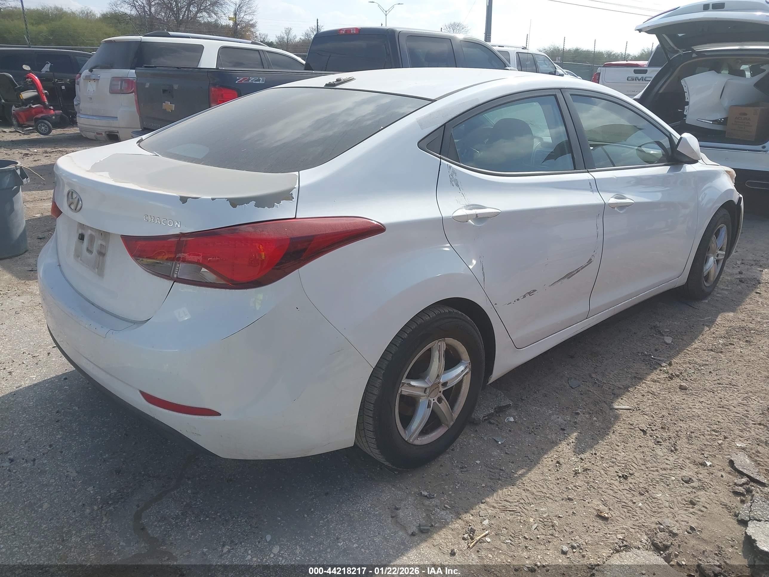HYUNDAI ELANTRA image 4