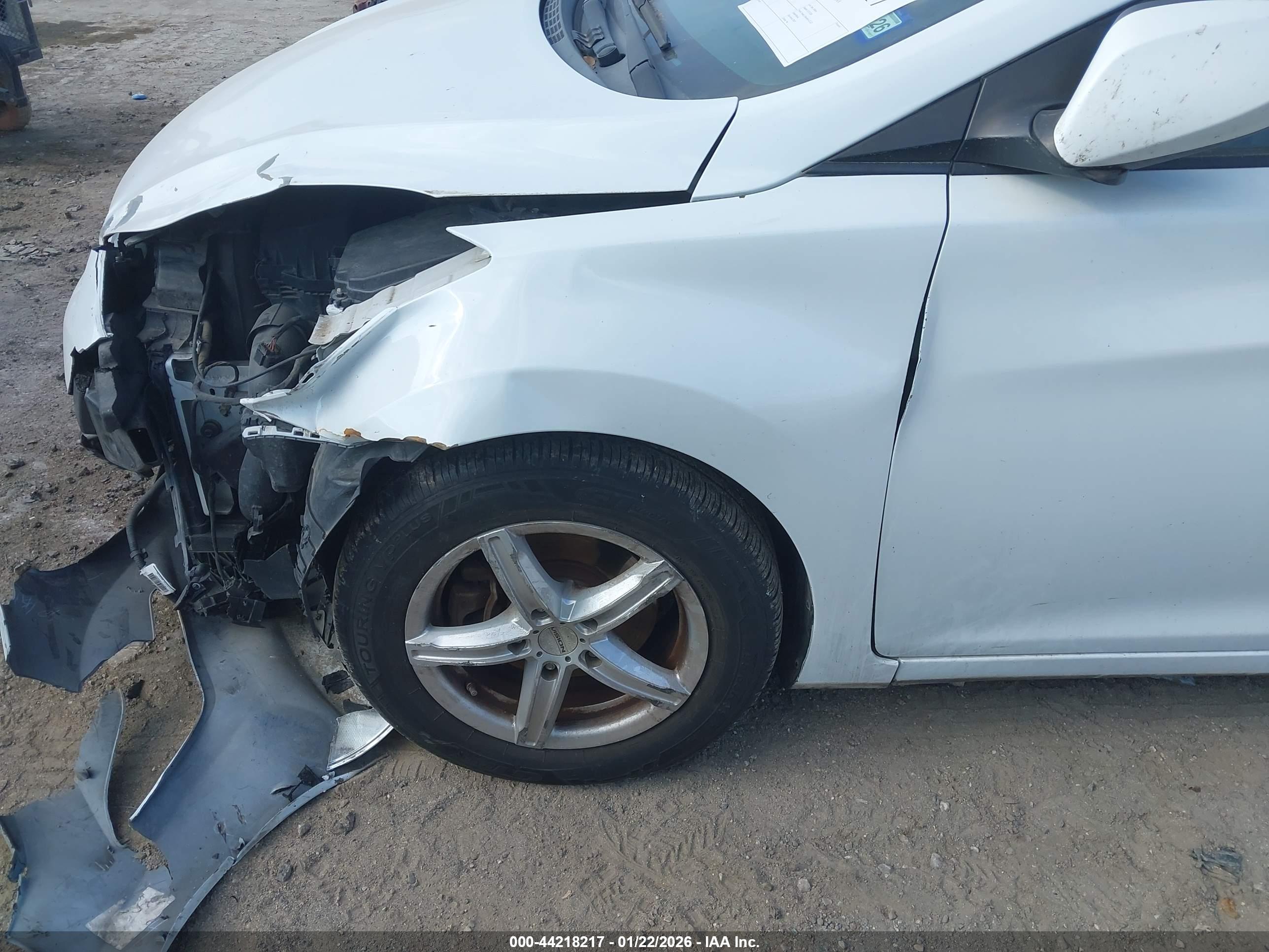 HYUNDAI ELANTRA image 6