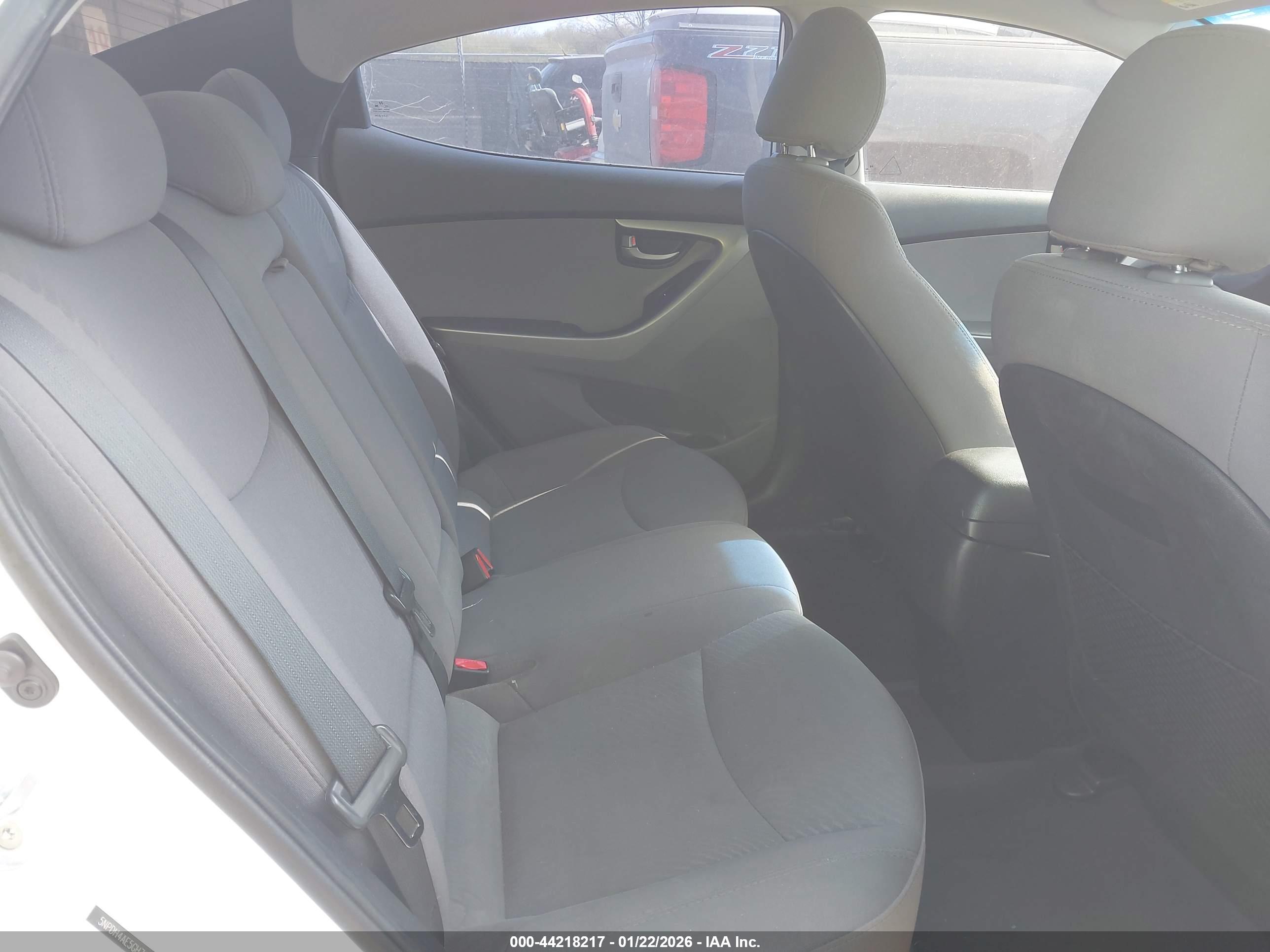 HYUNDAI ELANTRA image 8