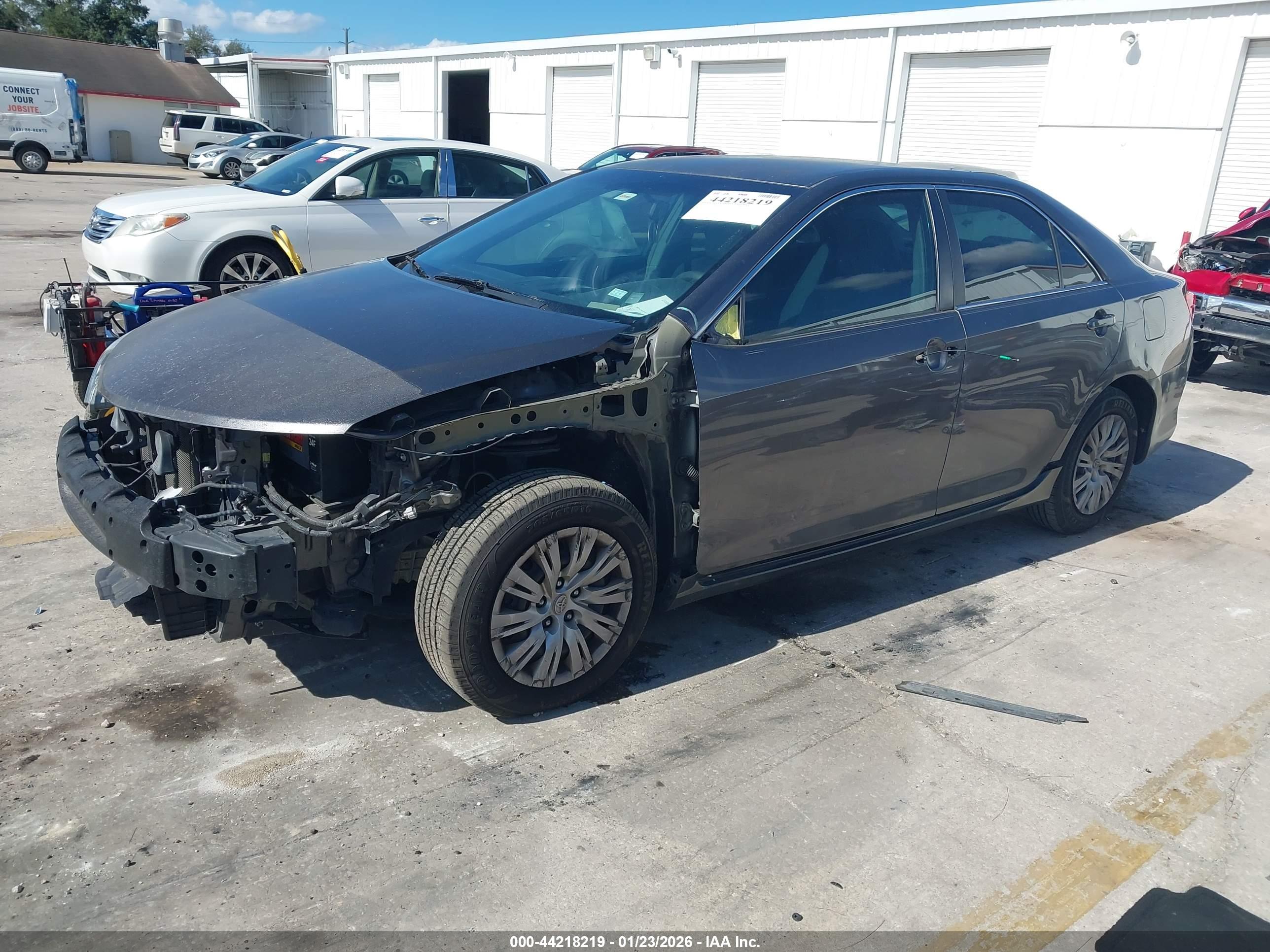 TOYOTA CAMRY image 2