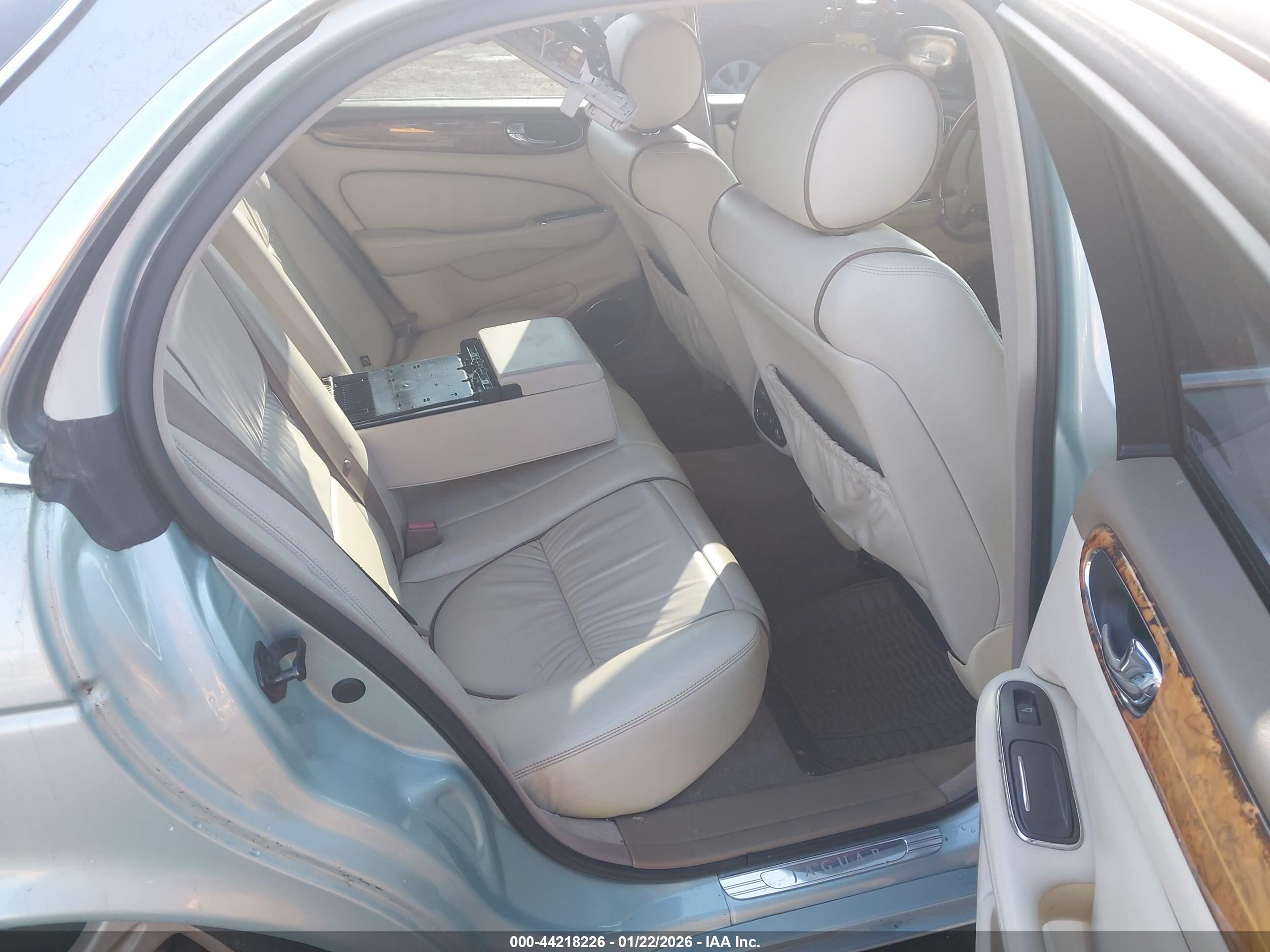 JAGUAR XJ image 8